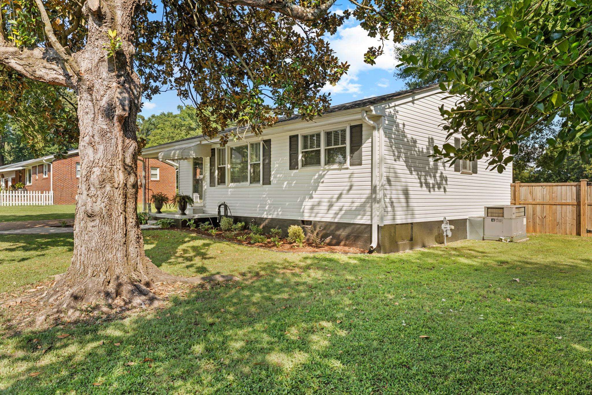 1107 Bernice St, Tuscumbia, AL 35674 — photo 2