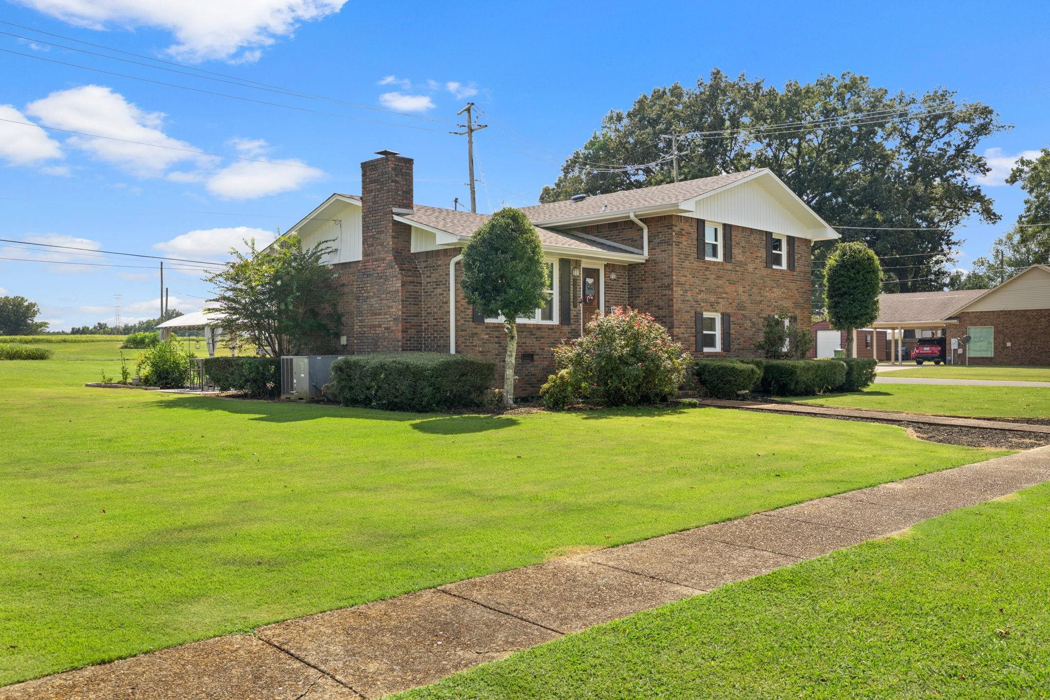 300 Monroe Ave, Muscle Shoals, AL 35661 — photo 3