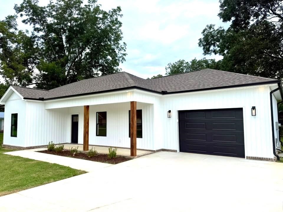 3408 Brush St, Muscle Shoals, AL 35661 — photo 1