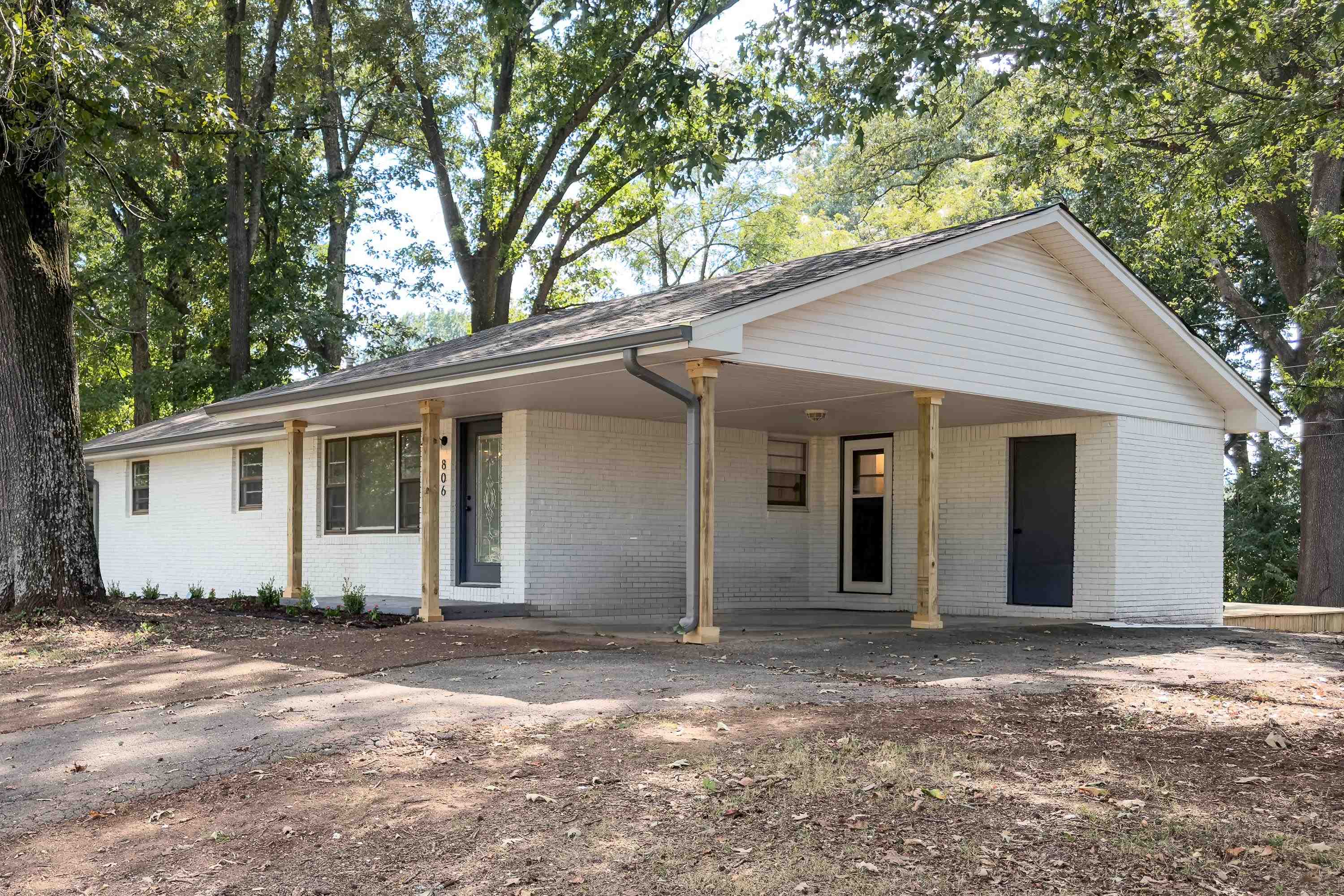806 Harding Ave, Muscle Shoals, AL 35661 — photo 1