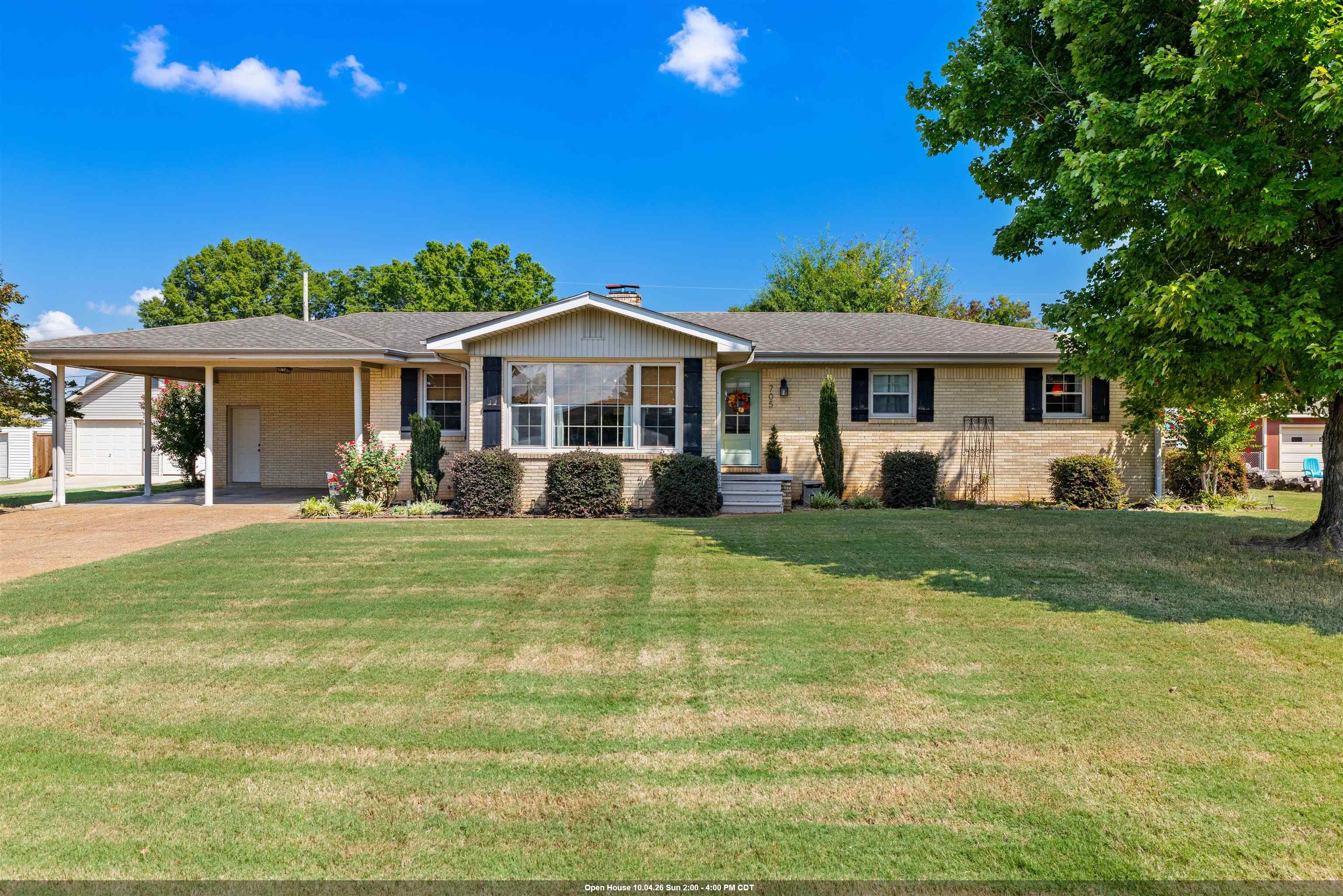 705 Tuxedo Ave, Muscle Shoals, AL 35661 — photo 1