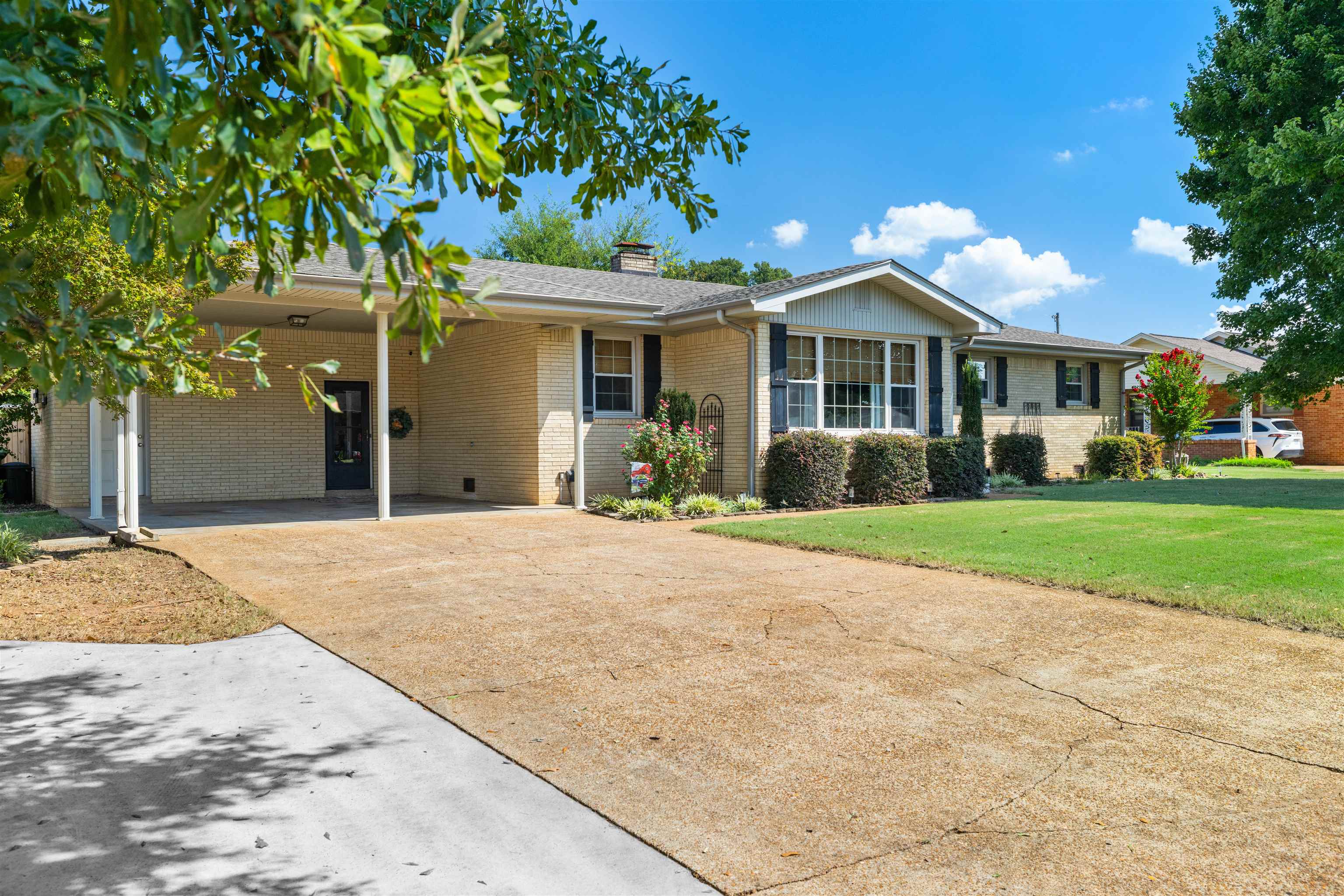 705 Tuxedo Ave, Muscle Shoals, AL 35661 — photo 2