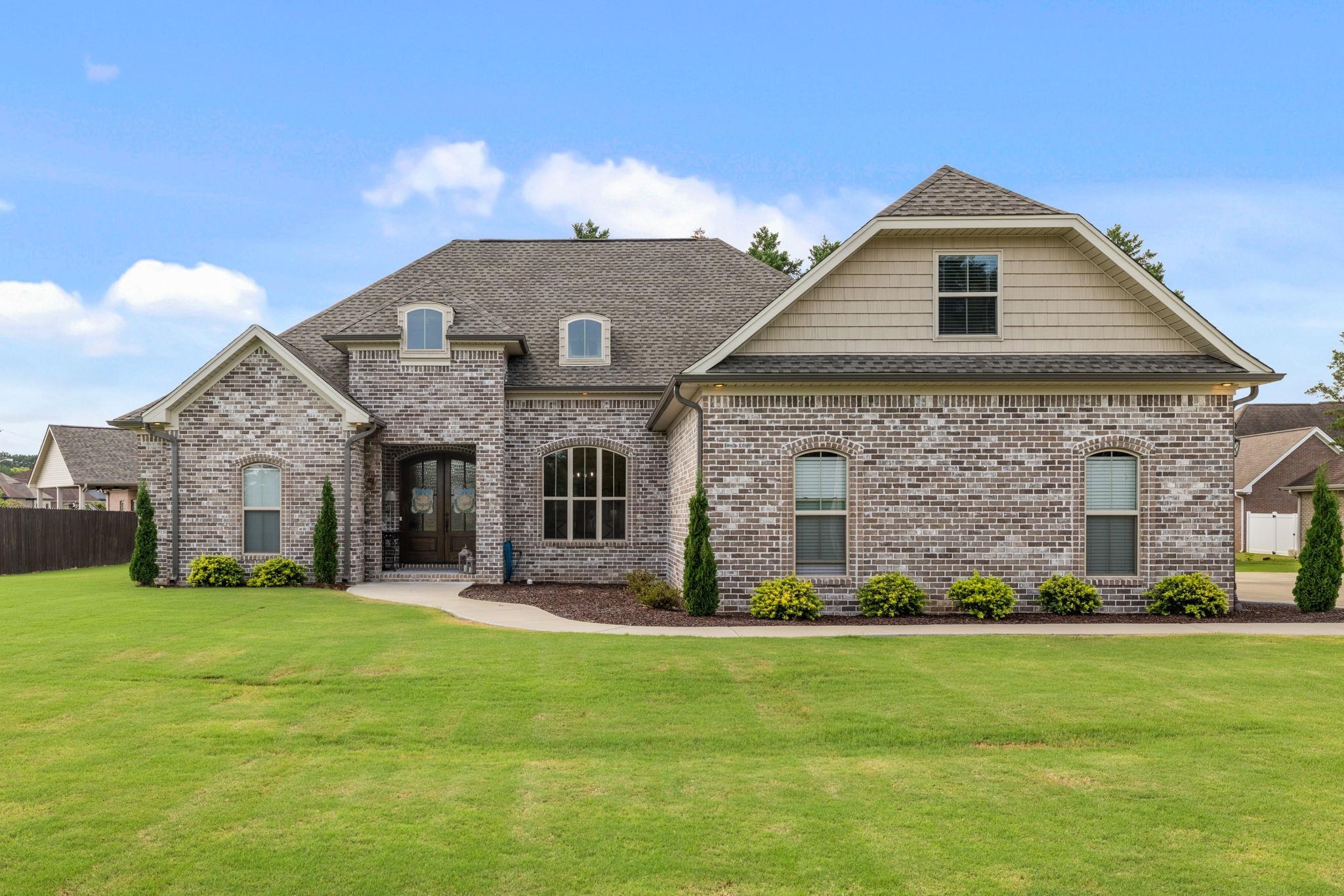 609 S Commons St, Tuscumbia, AL 35674 — photo 1