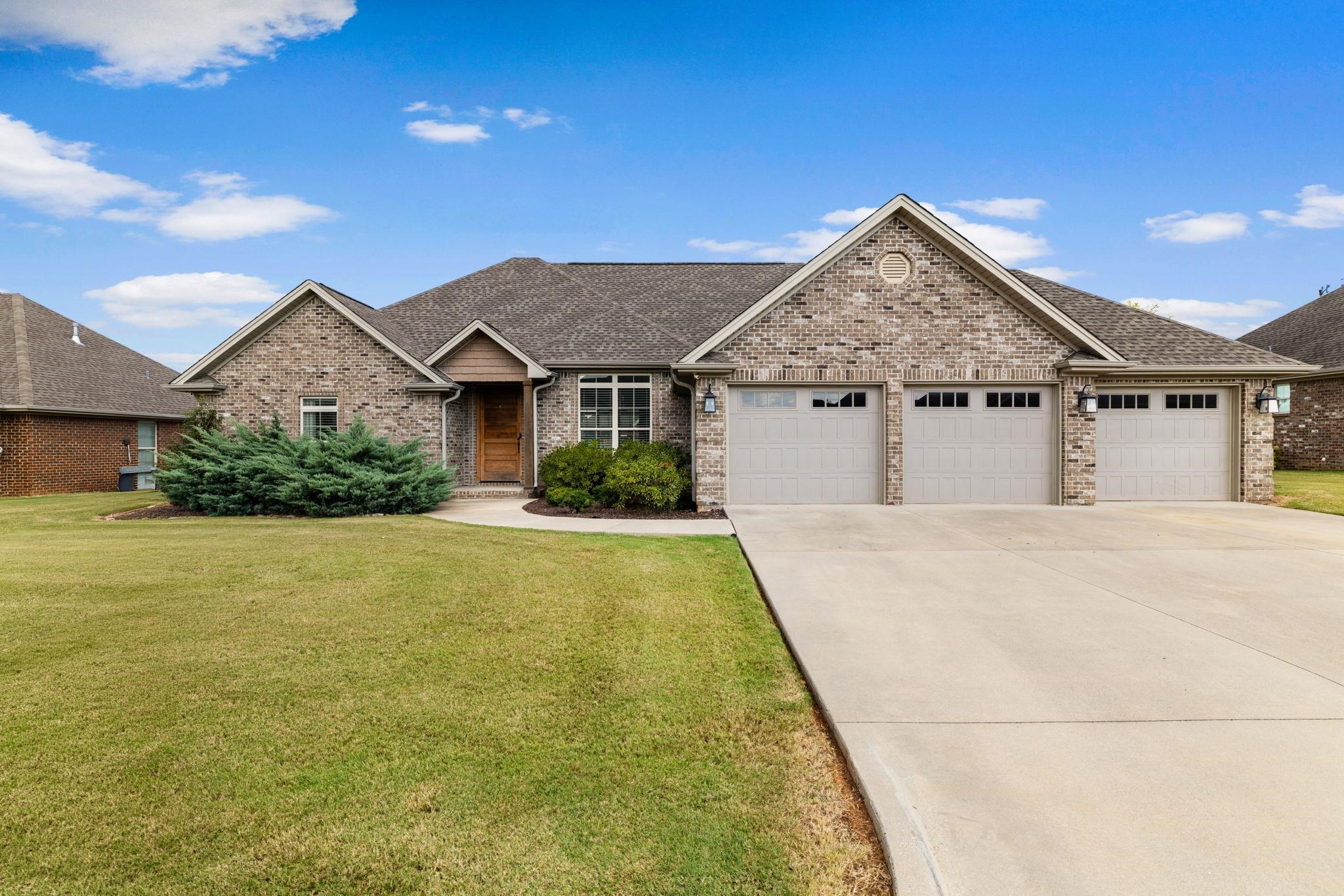 117 Sullivan Rd, Muscle Shoals, AL 35661 — photo 1