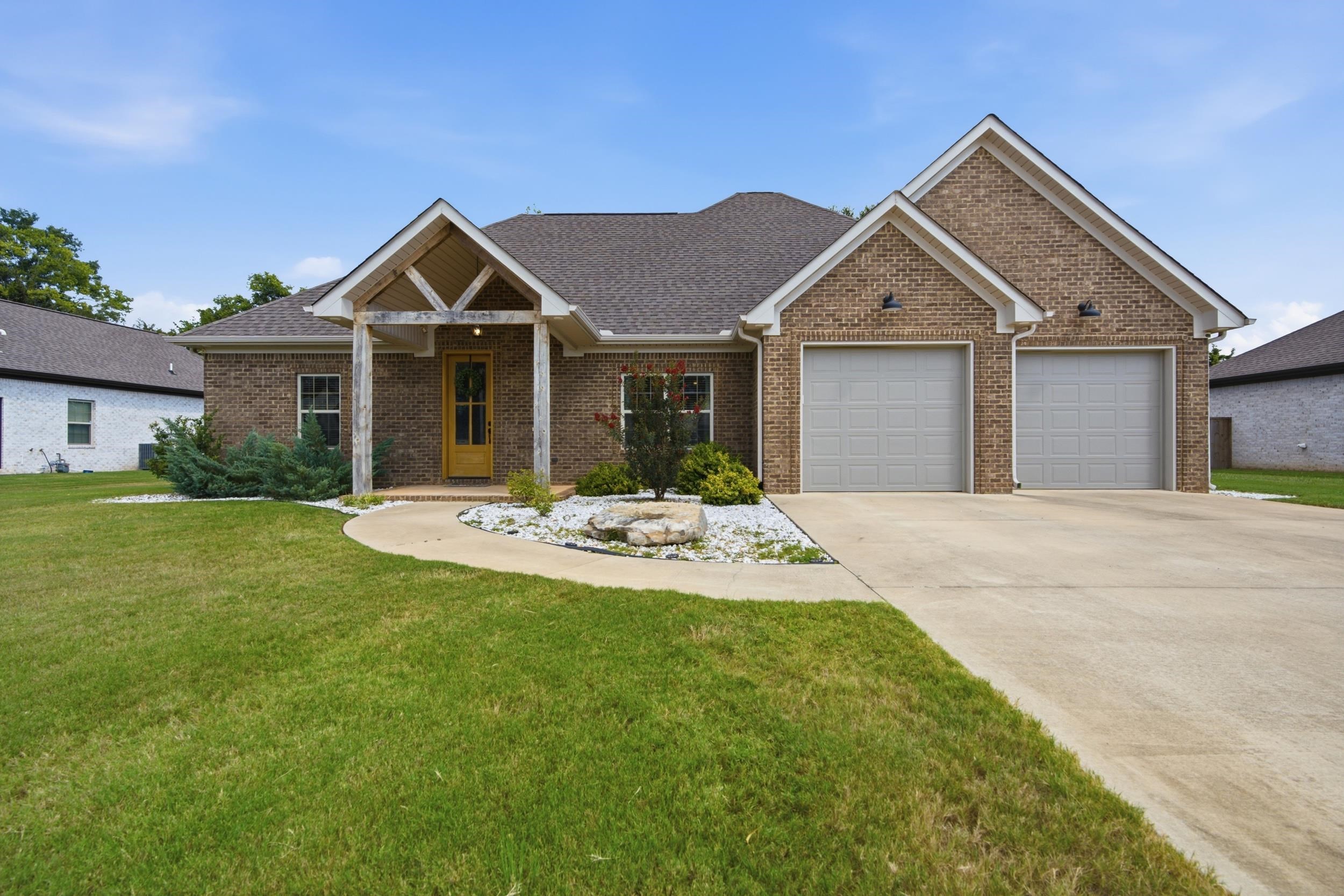 1211 Glendora Ave, Tuscumbia, AL 35674 — photo 1
