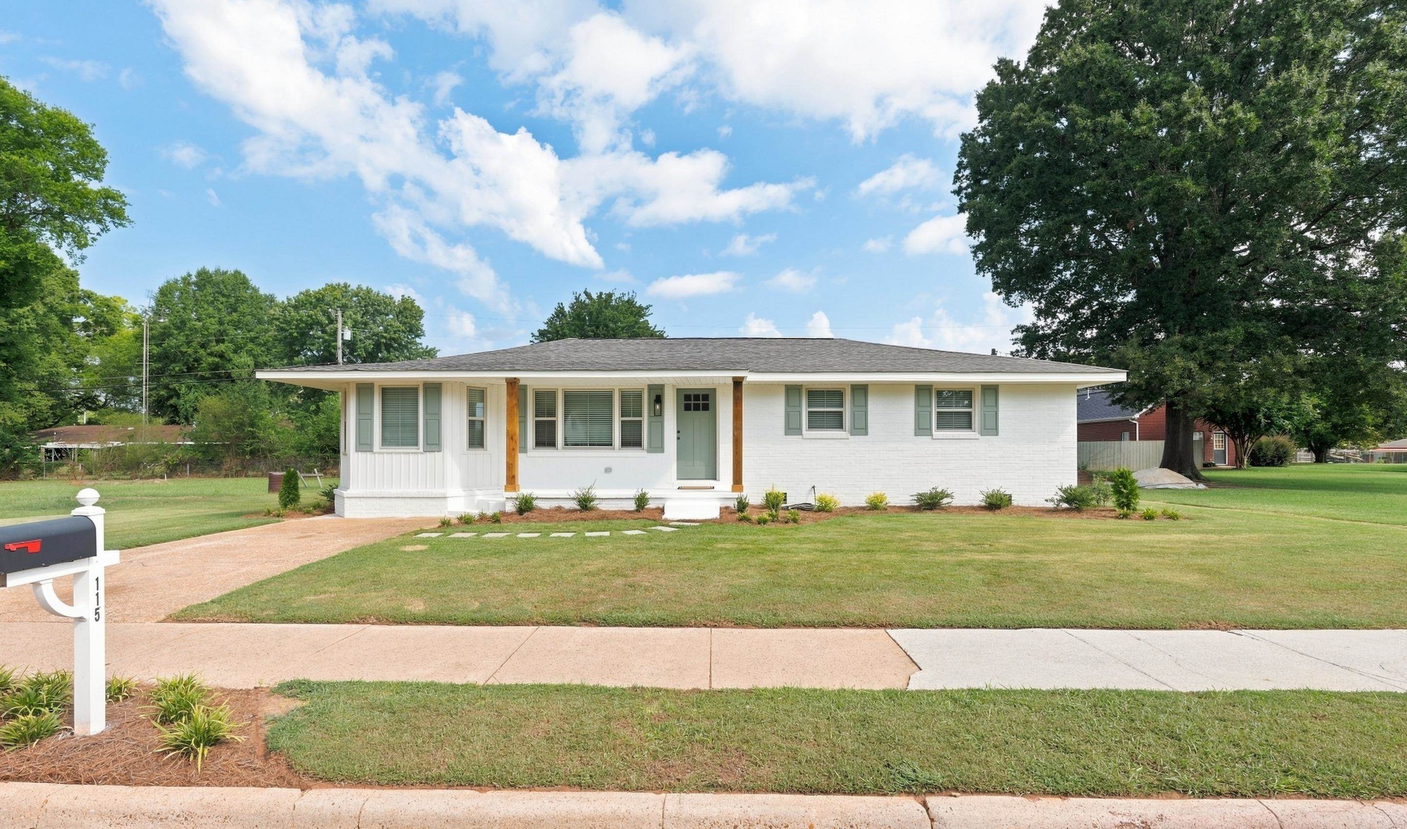 115 Congress Ave, Muscle Shoals, AL 35661 — photo 1