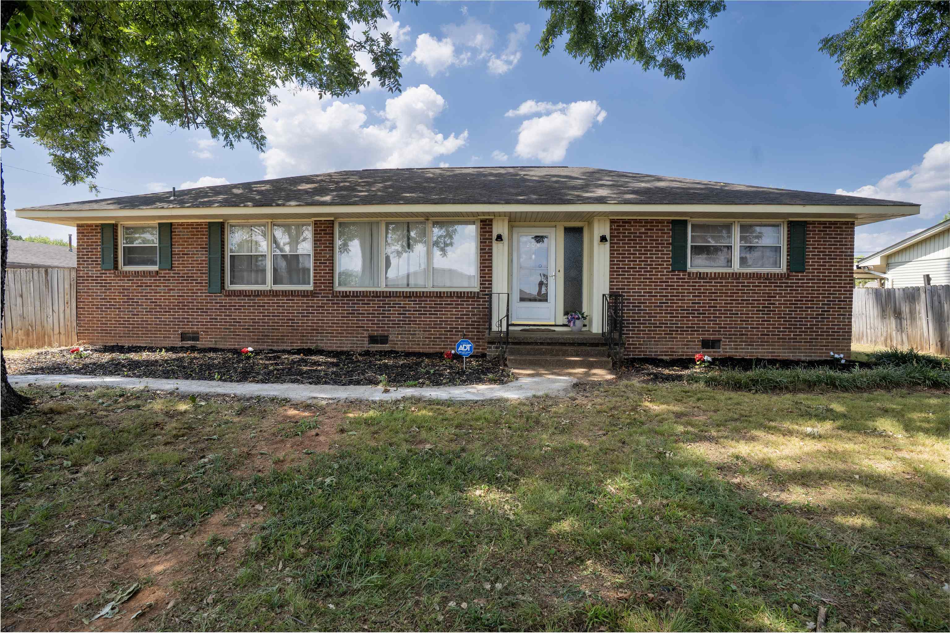 204 W Edison Ave, Muscle Shoals, AL 35661 — photo 1