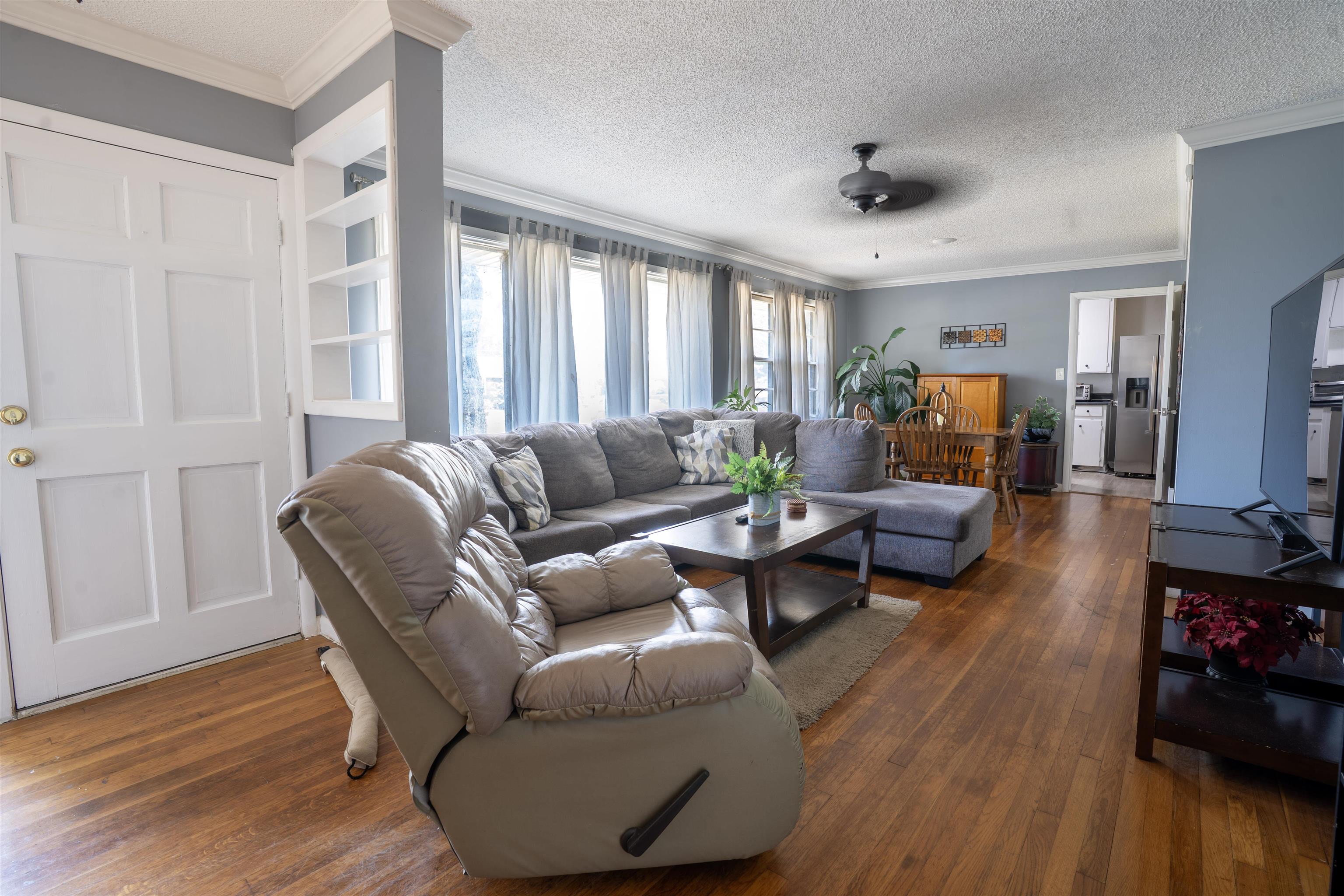 204 W Edison Ave, Muscle Shoals, AL 35661 — photo 2