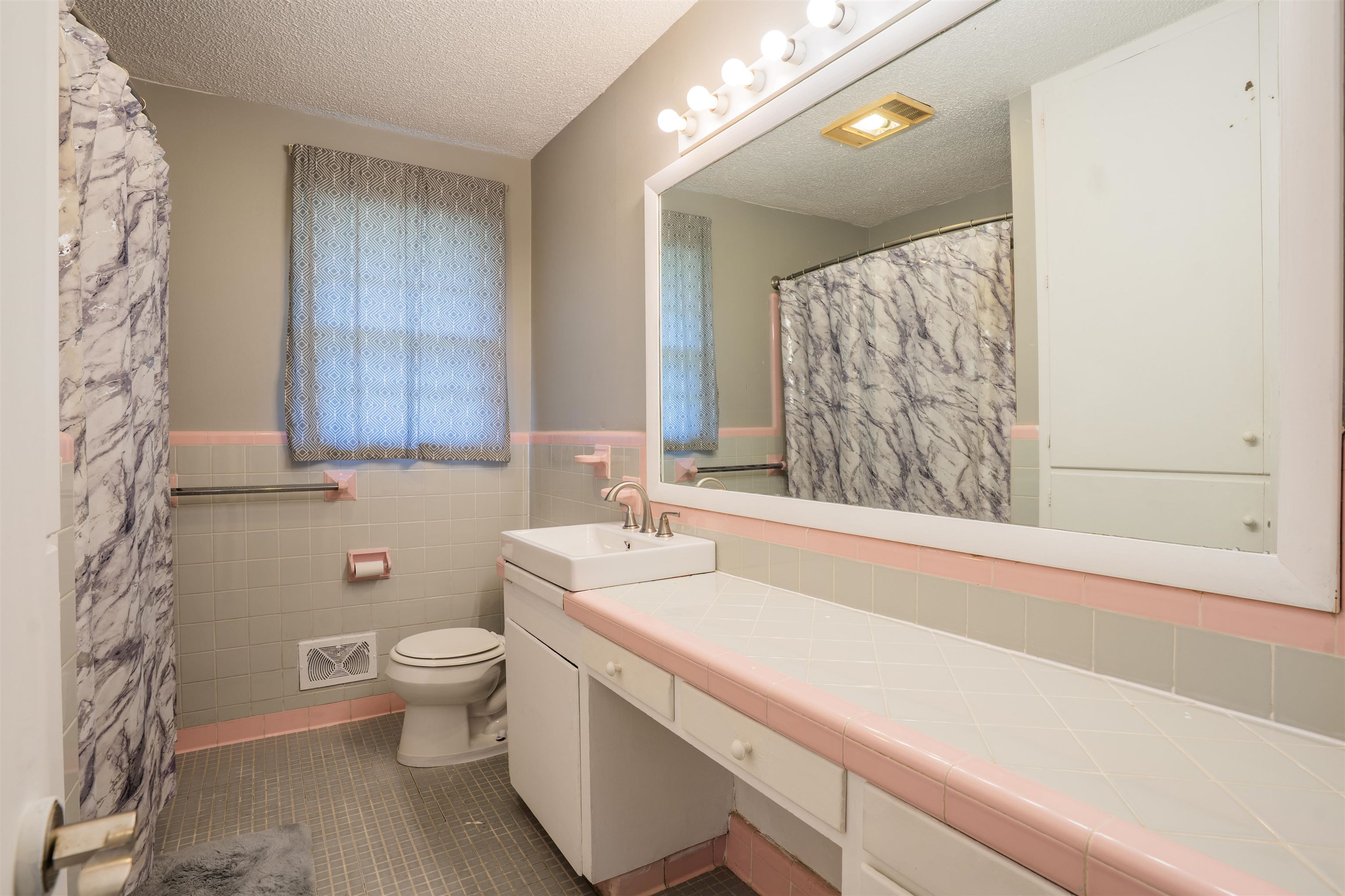 204 W Edison Ave, Muscle Shoals, AL 35661 — photo 10