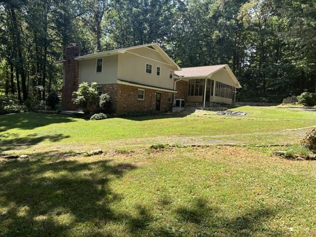 706 Hickory Ln SW