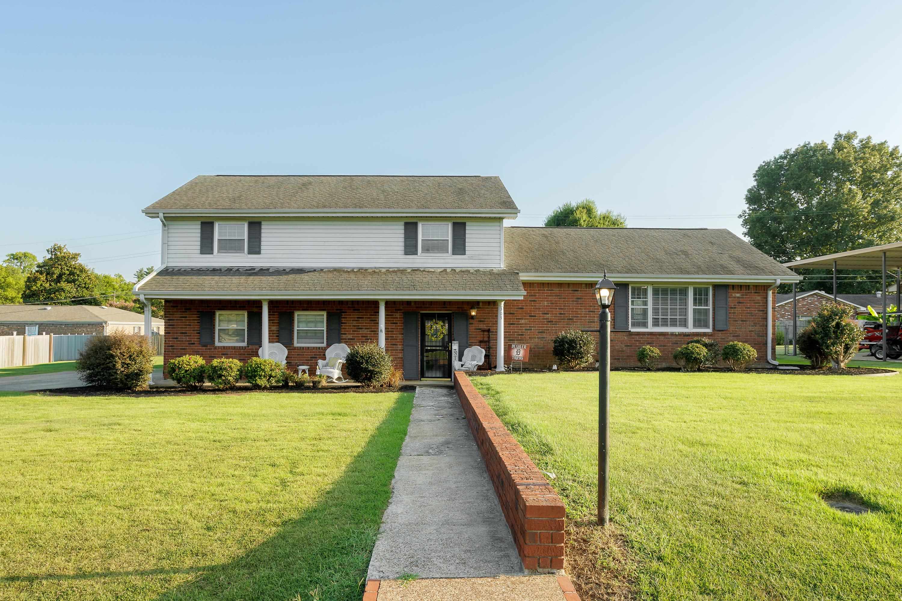 303 Laurel St, Tuscumbia, AL 35674 — photo 1