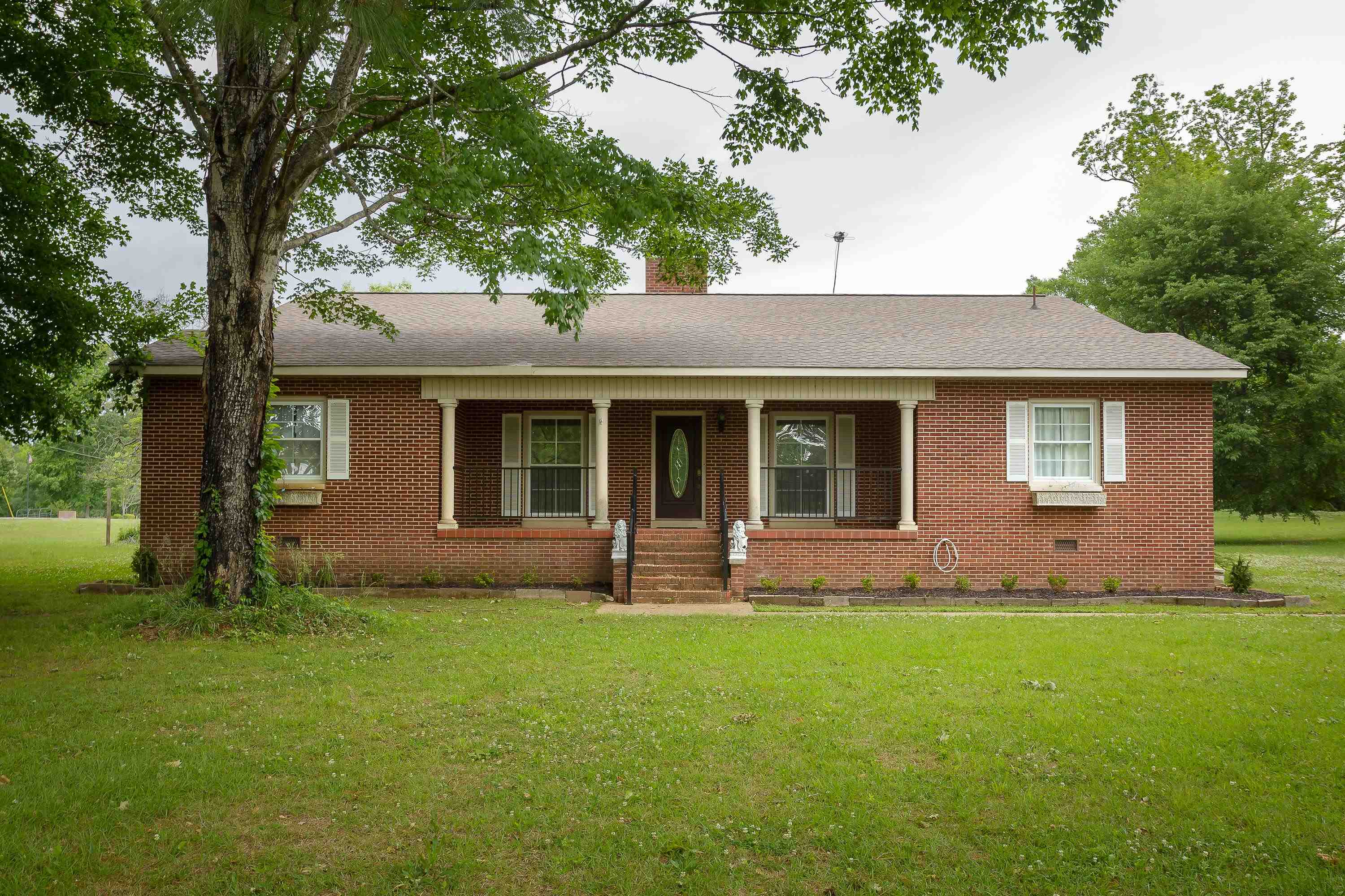 210 15th Ave, Guin, AL 35563 — photo 1