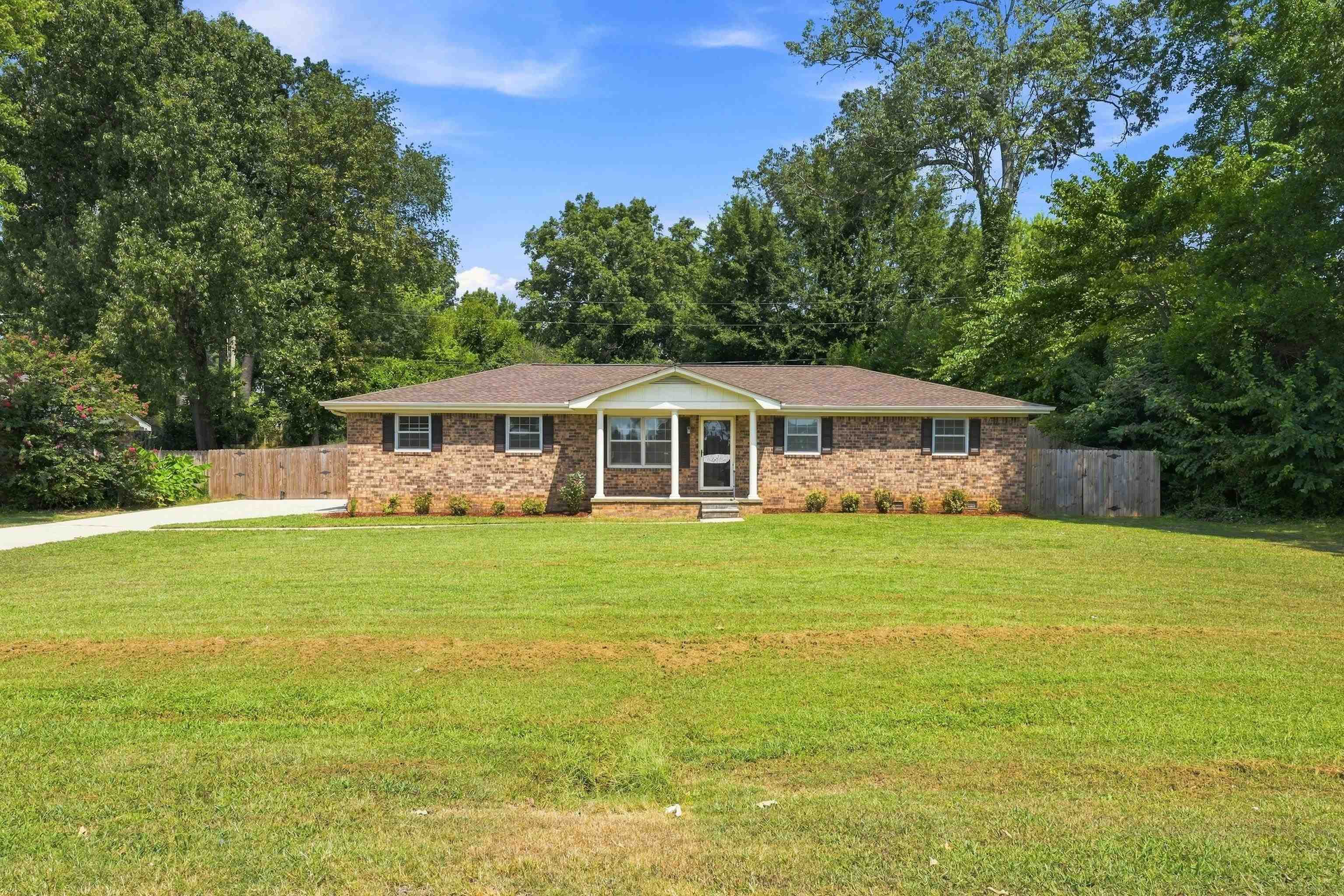 725 Dearborn St, Muscle Shoals, AL 35661 — photo 1