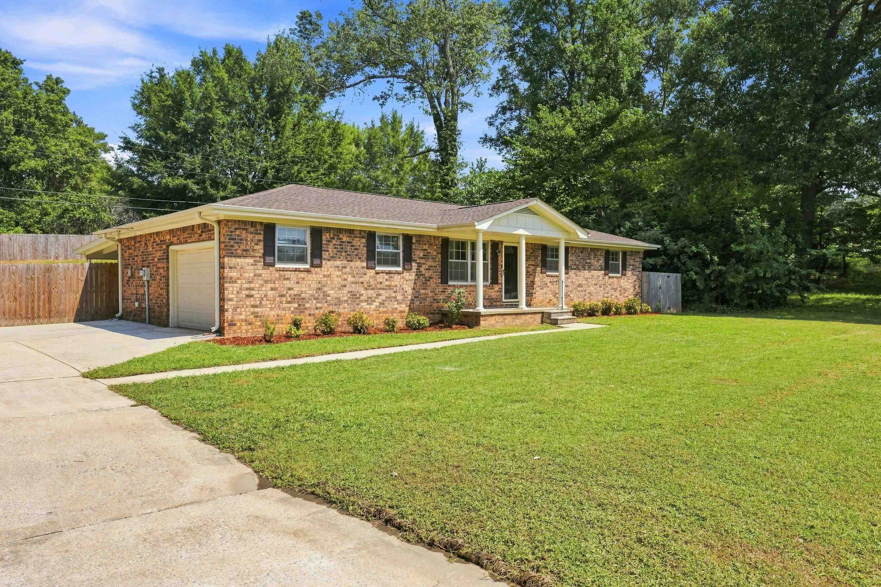 725 Dearborn St, Muscle Shoals, AL 35661 — photo 2