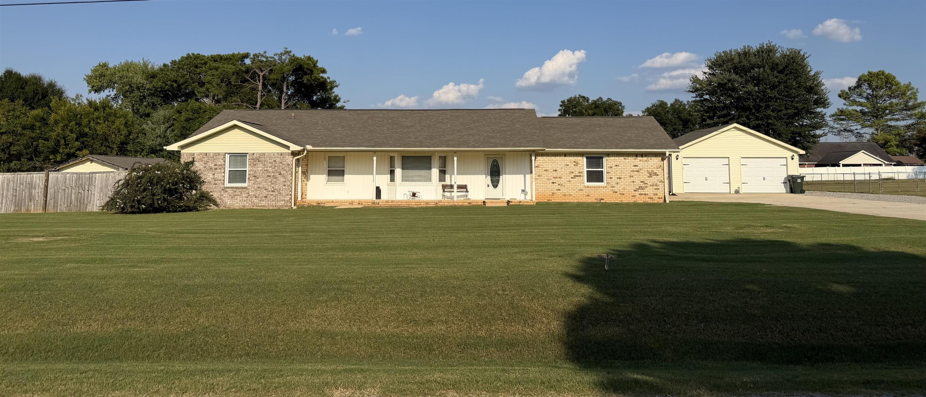 660 Blake Dr, Tuscumbia, AL 35674 — photo 1