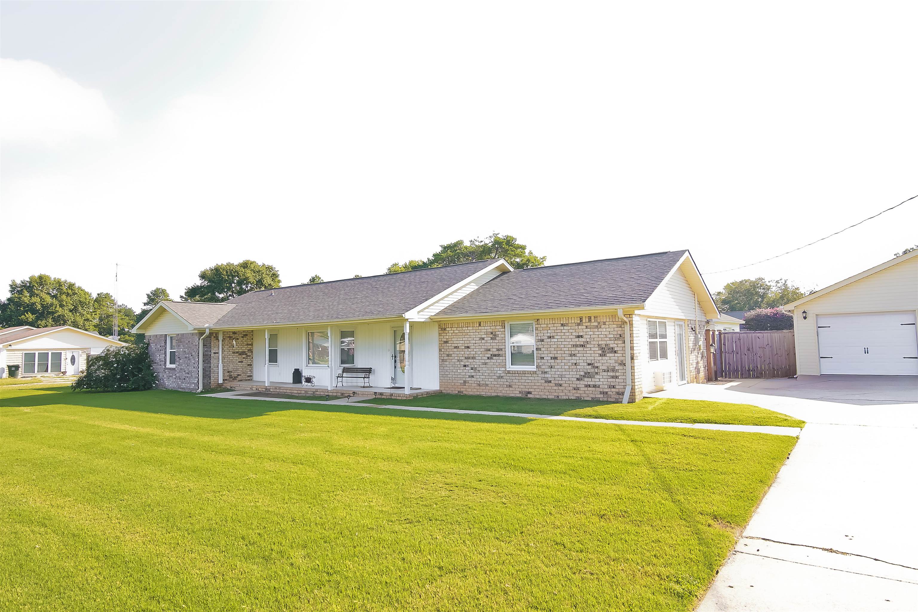 660 Blake Dr, Tuscumbia, AL 35674 — photo 2