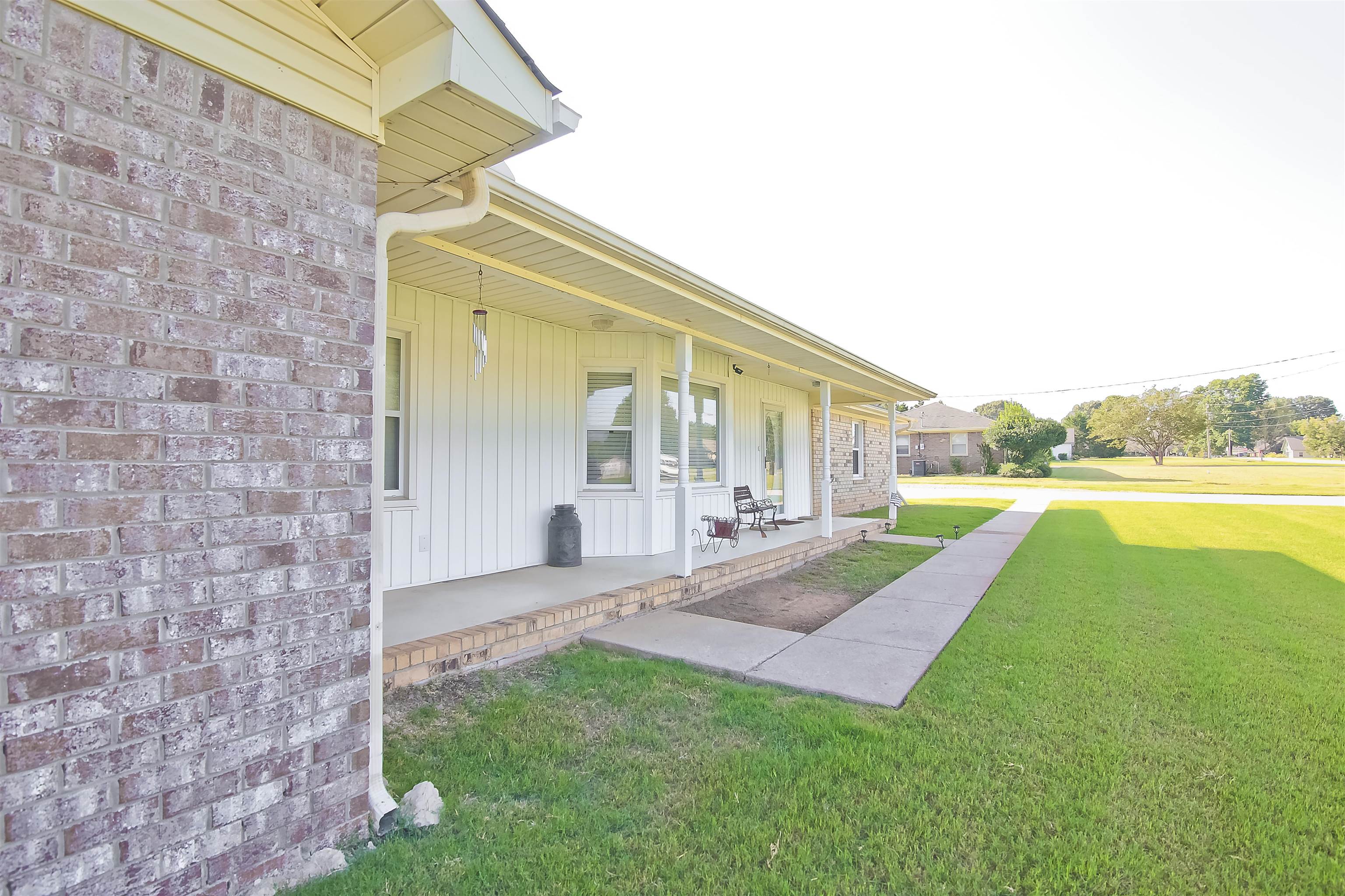 660 Blake Dr, Tuscumbia, AL 35674 — photo 3