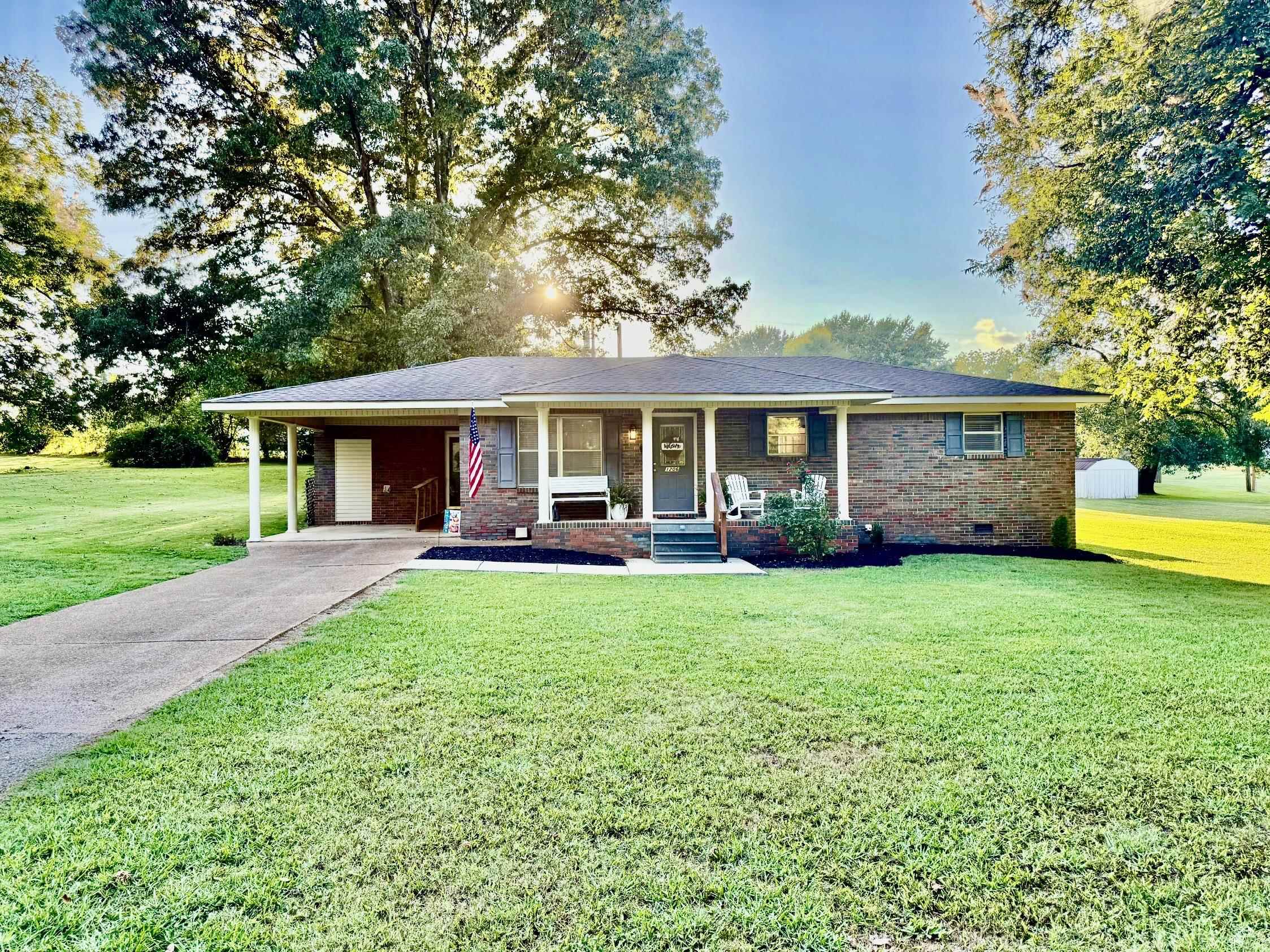 1206 Cossey Dr, Tuscumbia, AL 35674 — photo 1