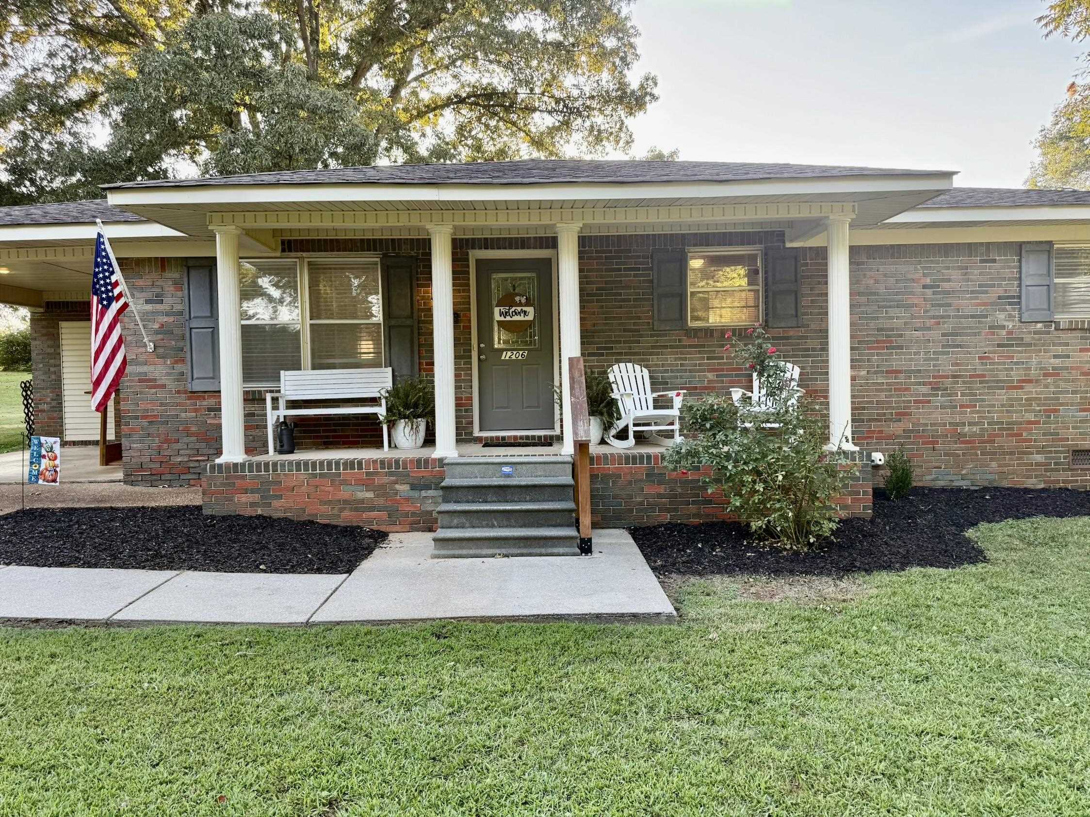 1206 Cossey Dr, Tuscumbia, AL 35674 — photo 2