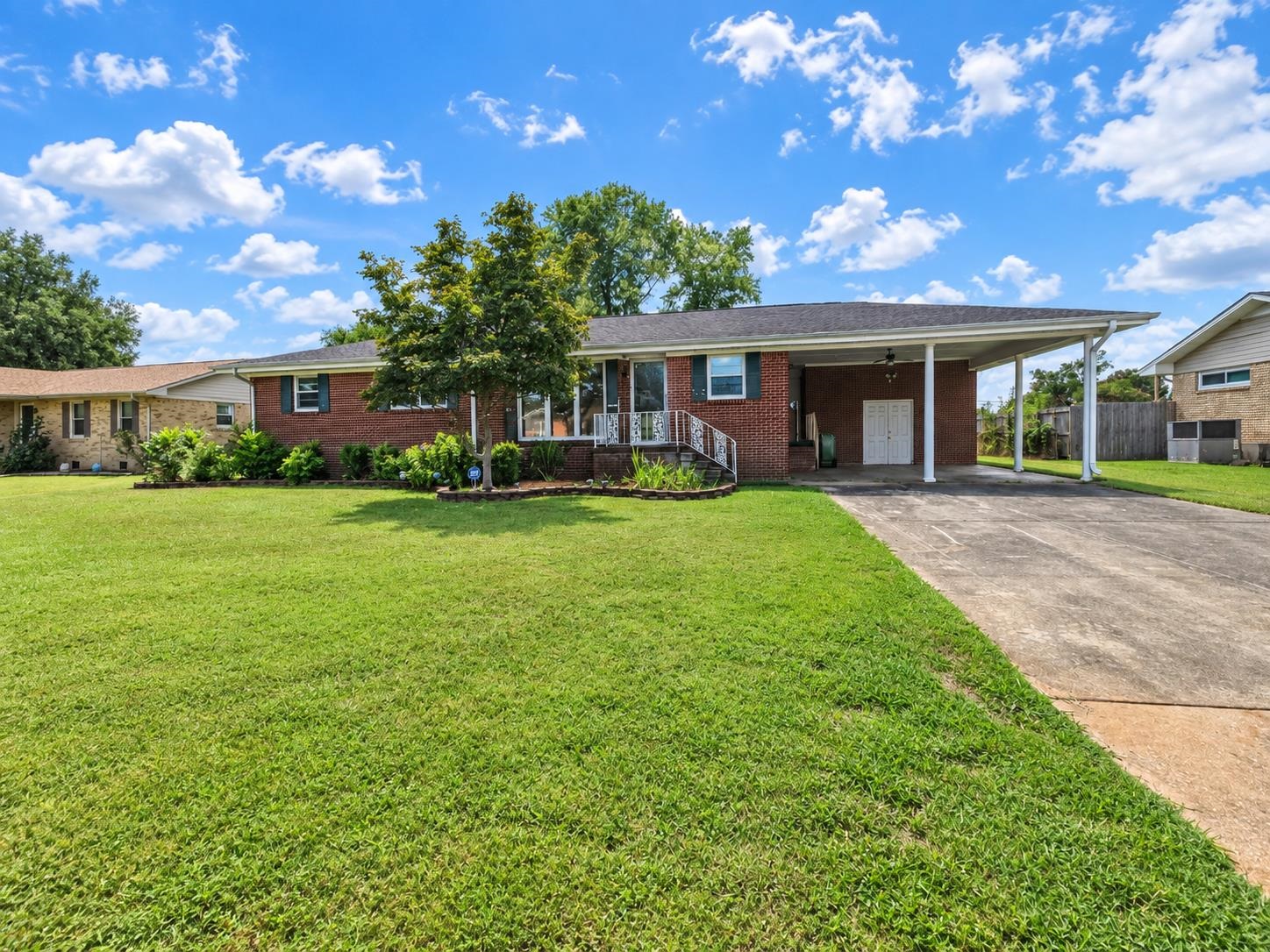 200 W Pasadena Ave, Muscle Shoals, AL 35661 — photo 1
