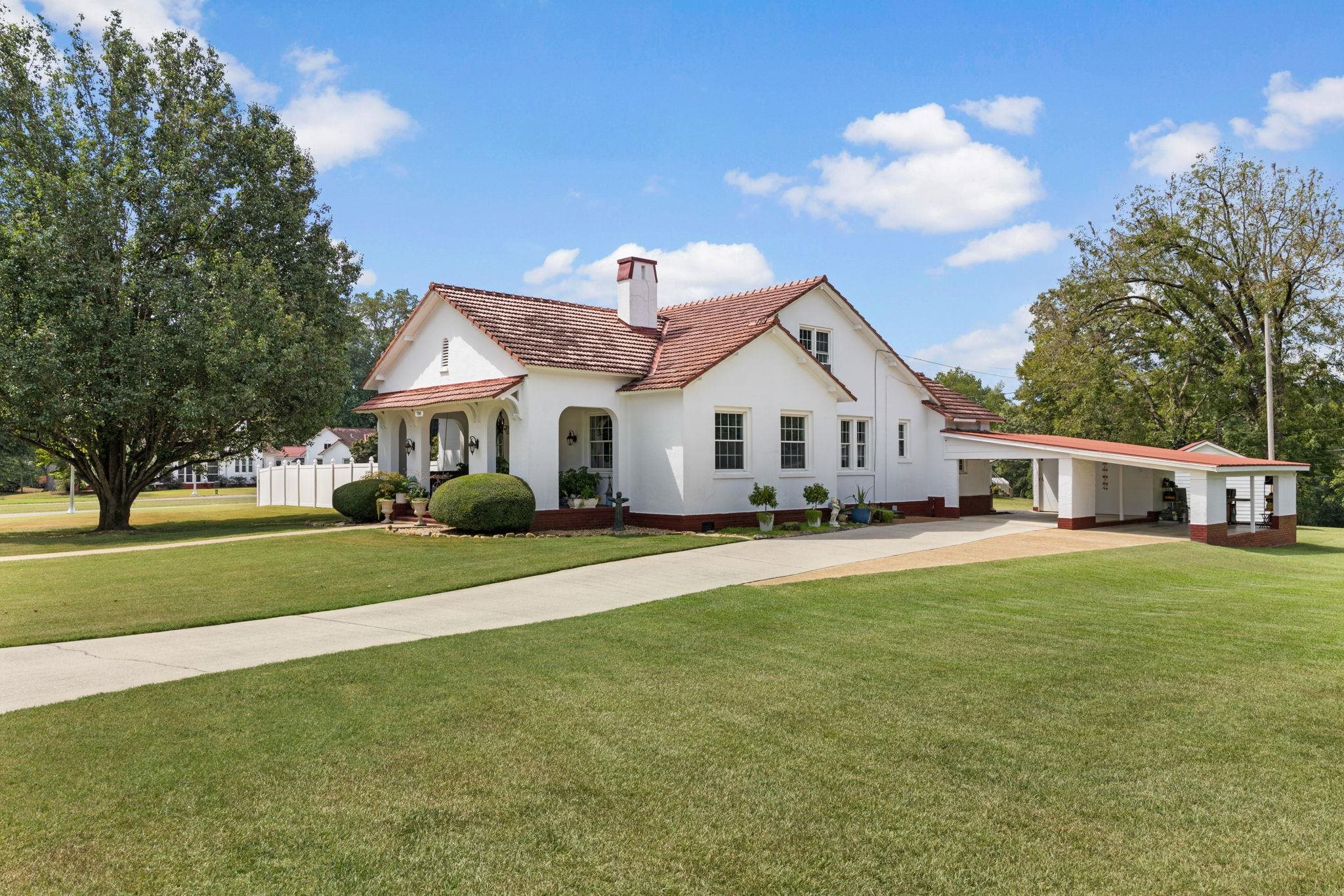700 Wilson Dam Cir, Sheffield, AL 35660 — photo 3