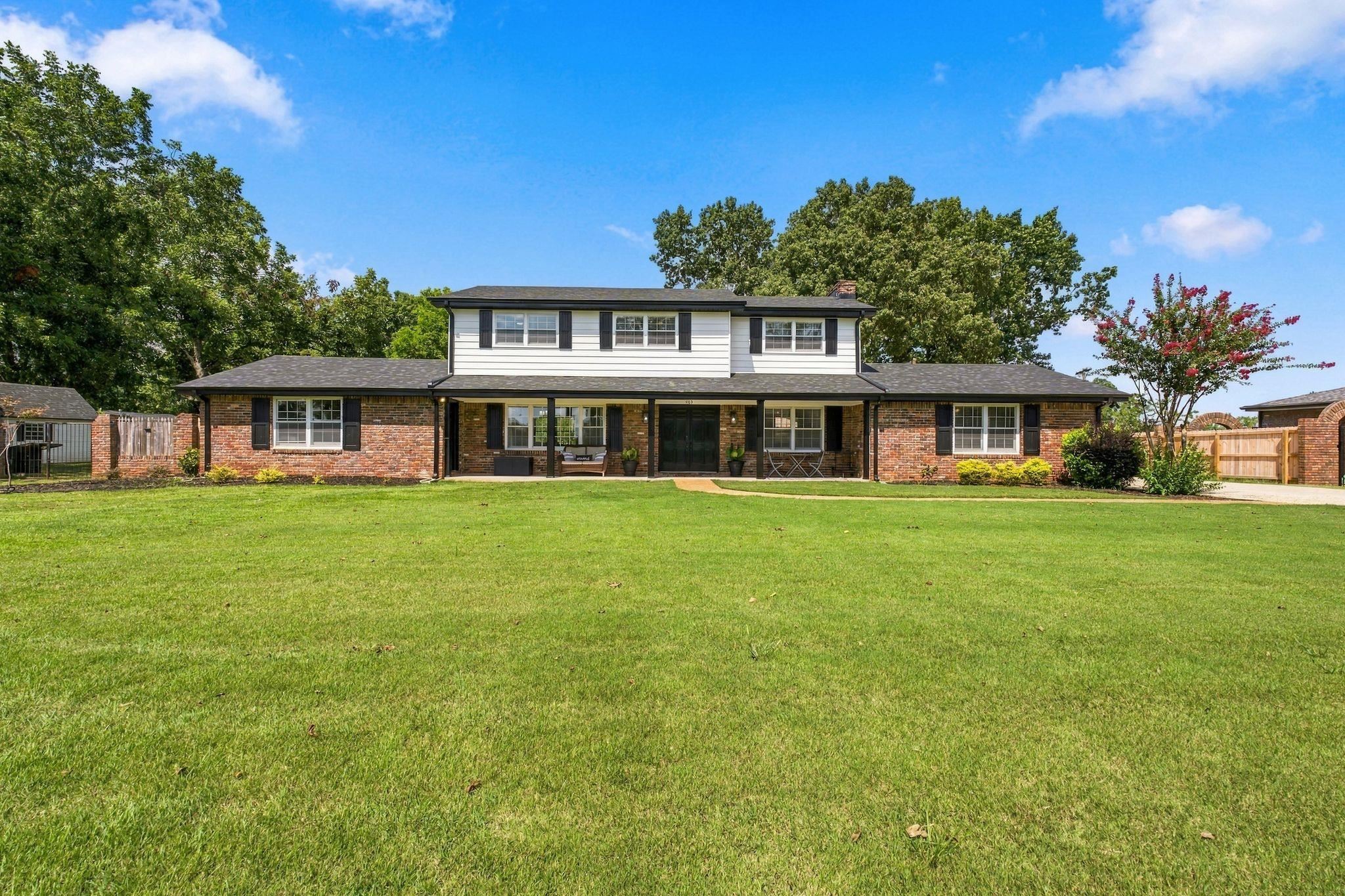 903 Dearborn St, Muscle Shoals, AL 35661 — photo 1