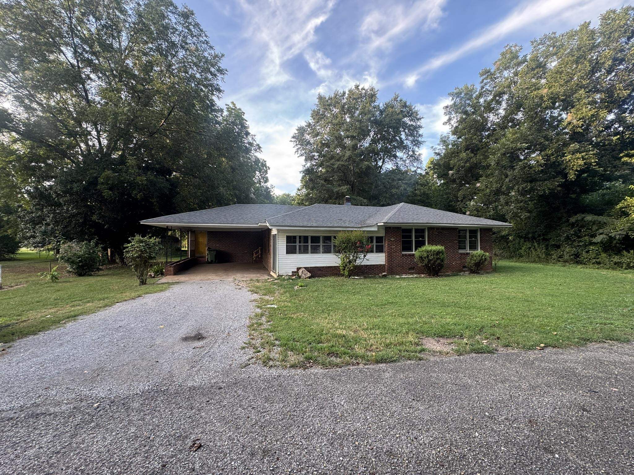 1217 Gayle St, Tuscumbia, AL 35674 — photo 2