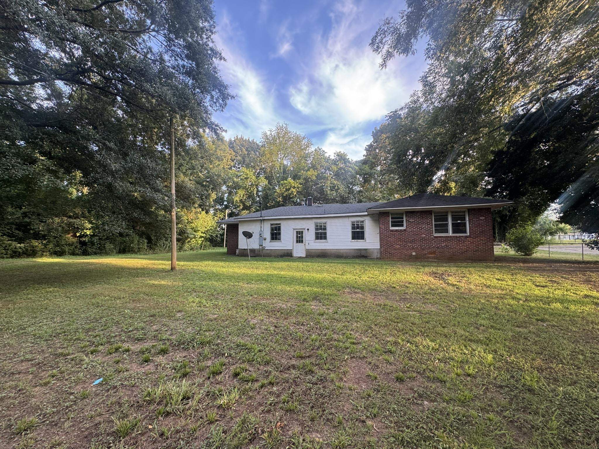 1217 Gayle St, Tuscumbia, AL 35674 — photo 3