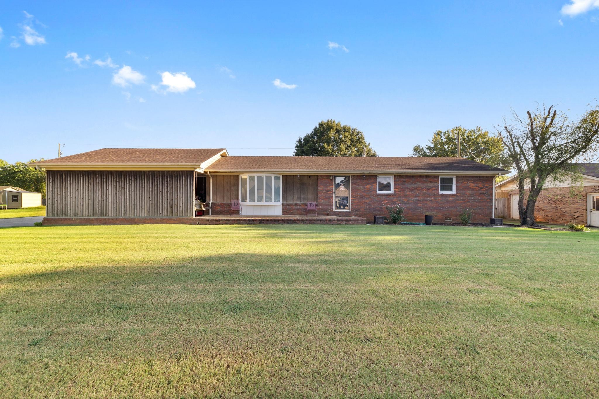 1010 Grand Ave, Muscle Shoals, AL 35661 — photo 1