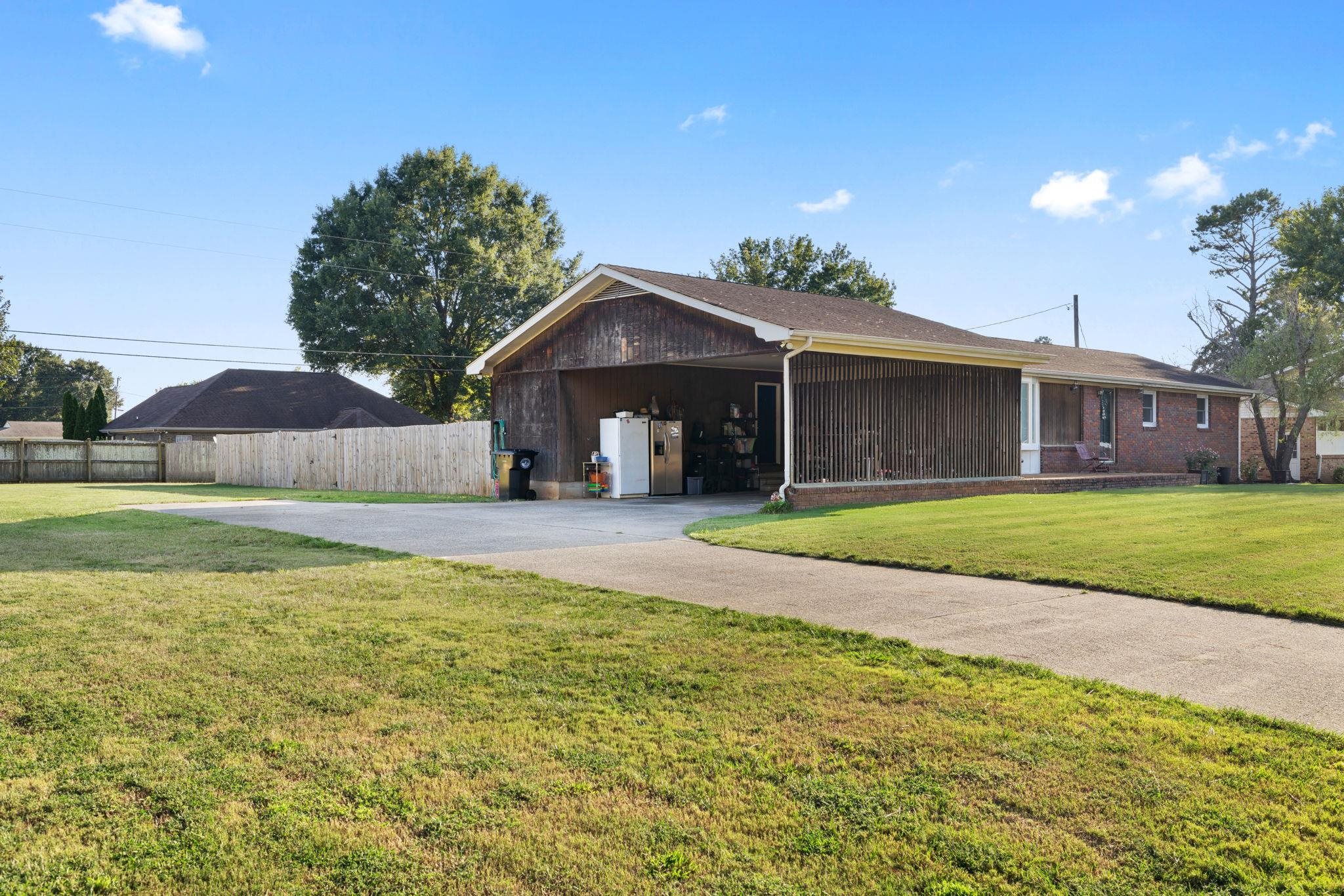 1010 Grand Ave, Muscle Shoals, AL 35661 — photo 3