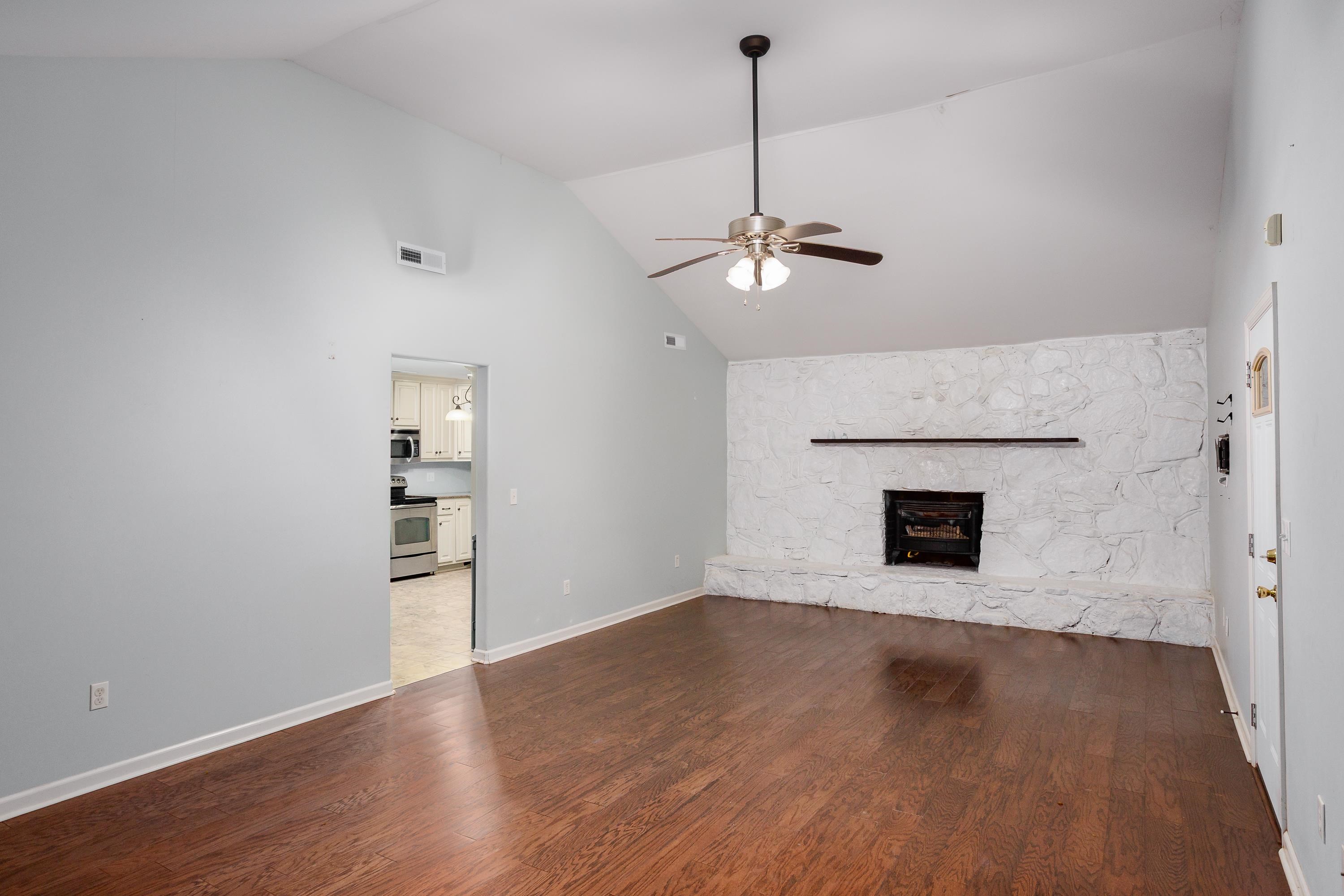 1524 Woodmont Dr, Tuscumbia, AL 35674 — photo 5