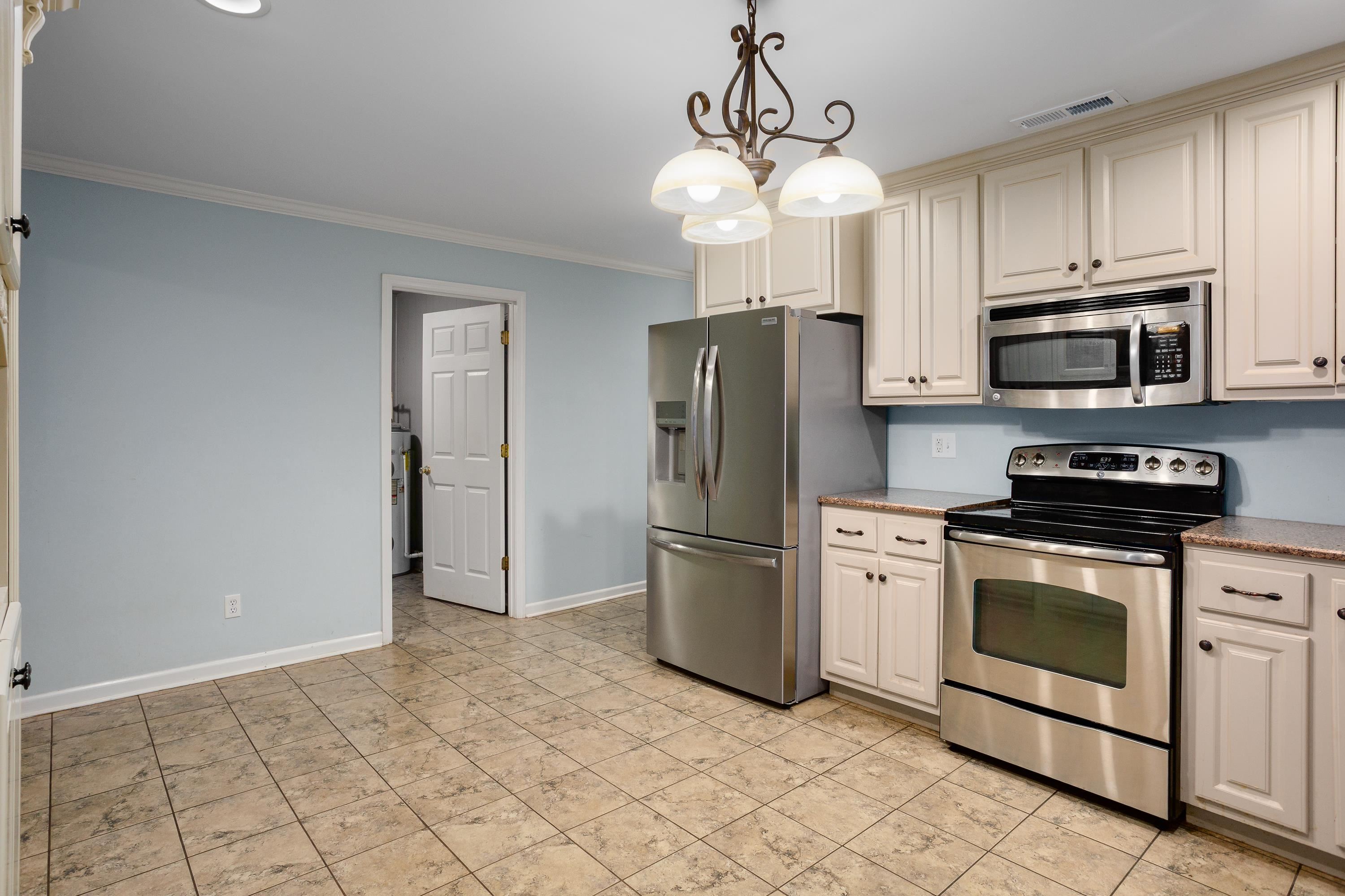 1524 Woodmont Dr, Tuscumbia, AL 35674 — photo 8
