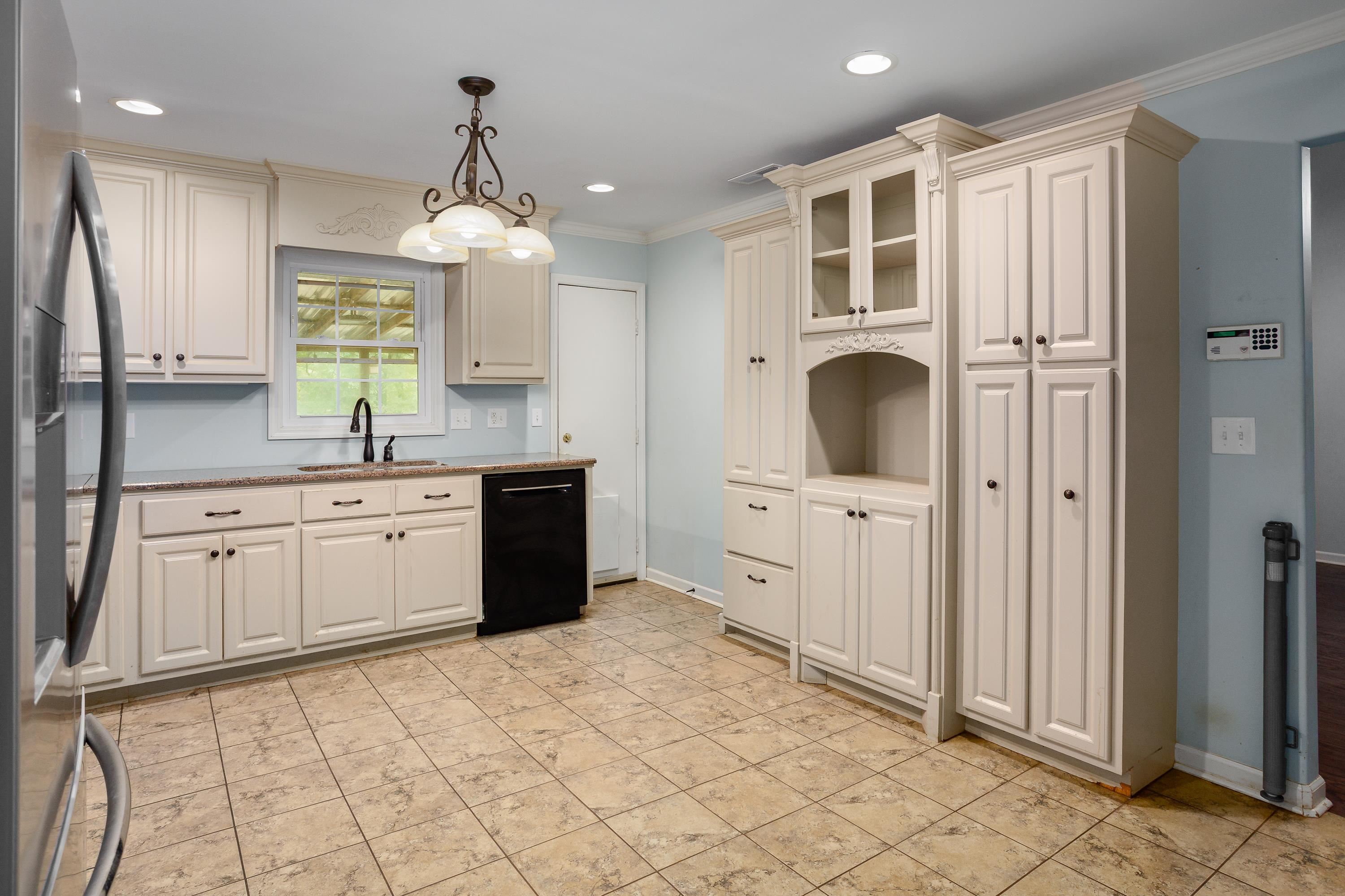 1524 Woodmont Dr, Tuscumbia, AL 35674 — photo 9