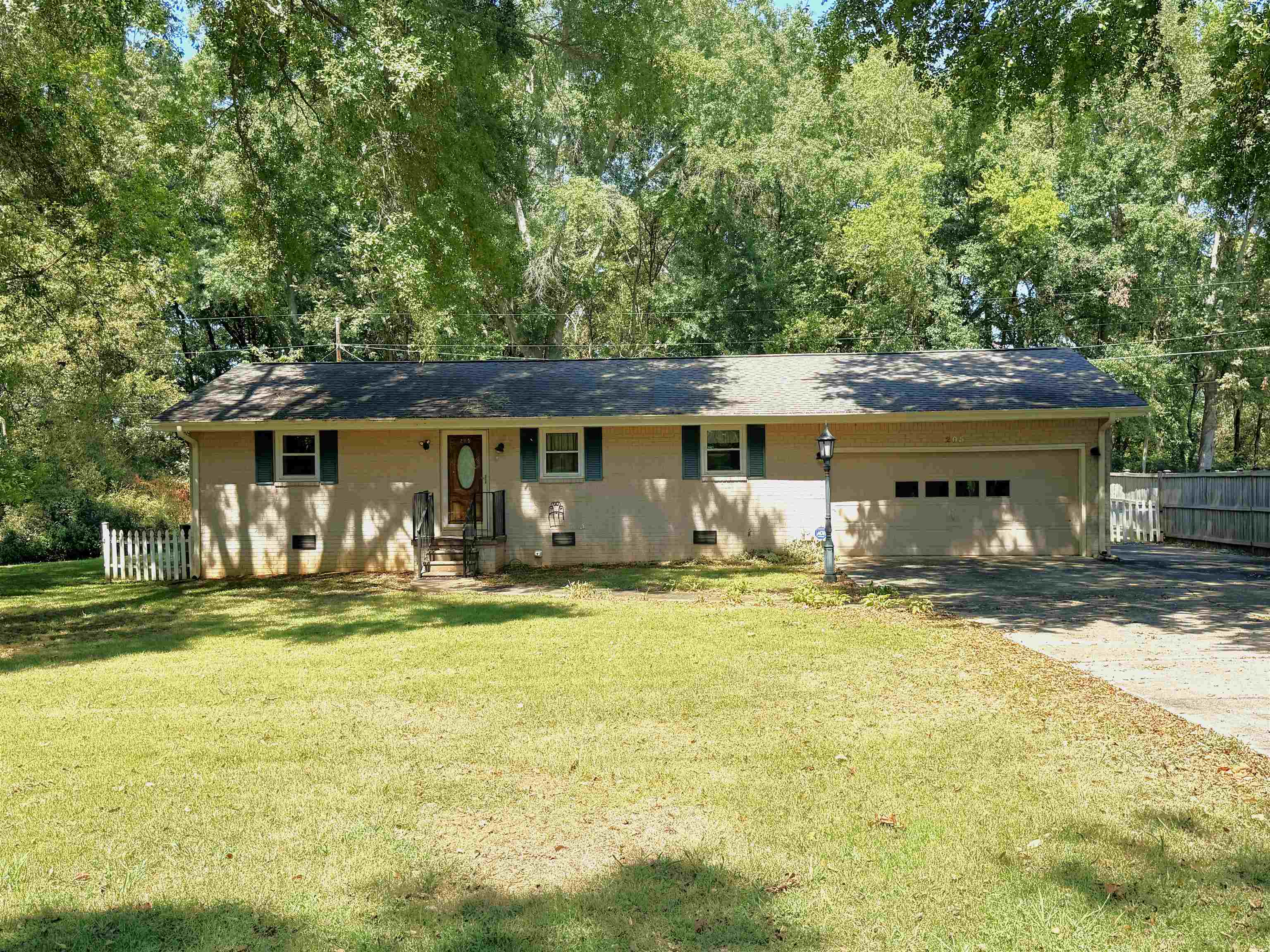 205 Maple St, Tuscumbia, AL 35674 — photo 1