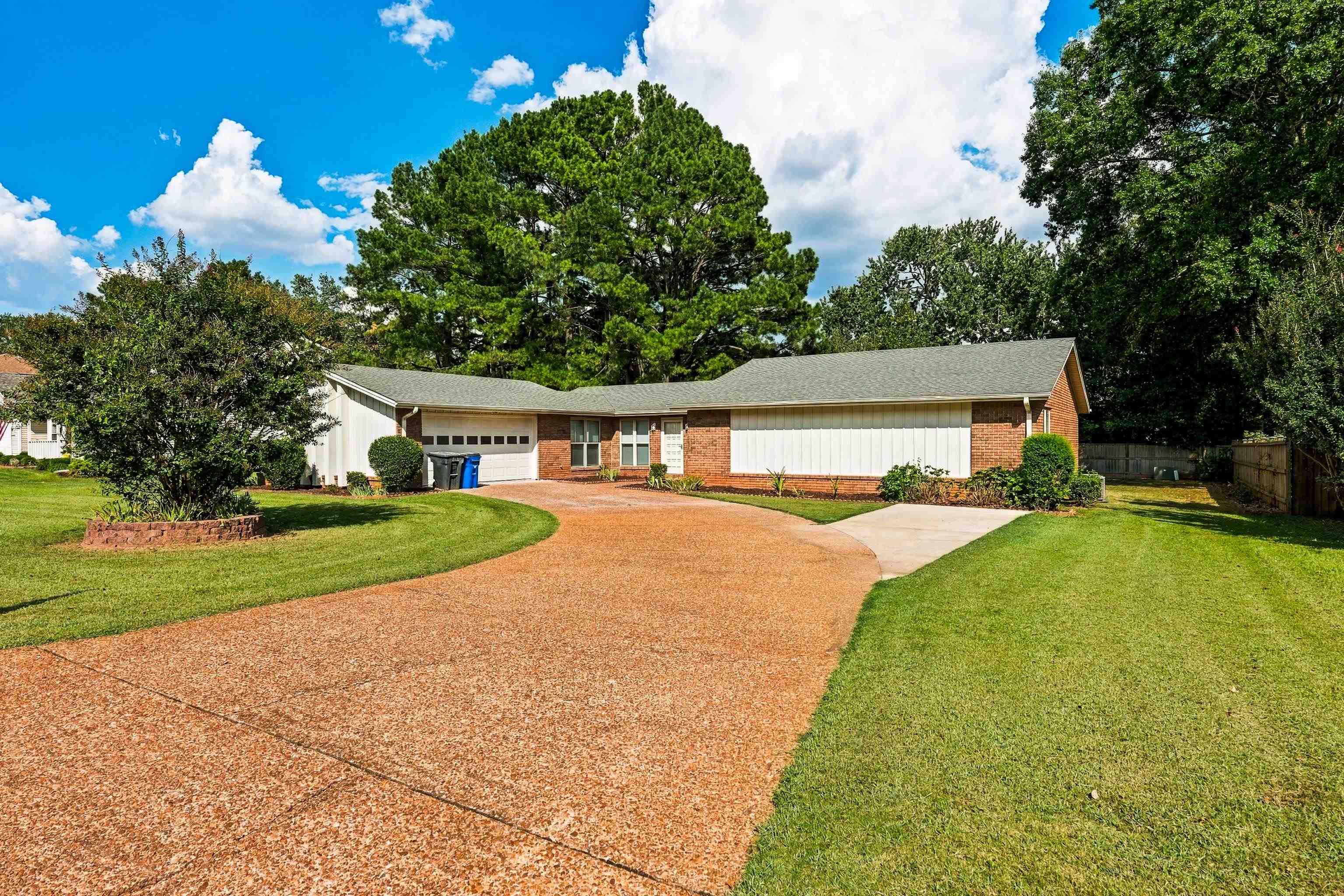 118 W Oak Hill Dr, Florence, AL 35633 — photo 2