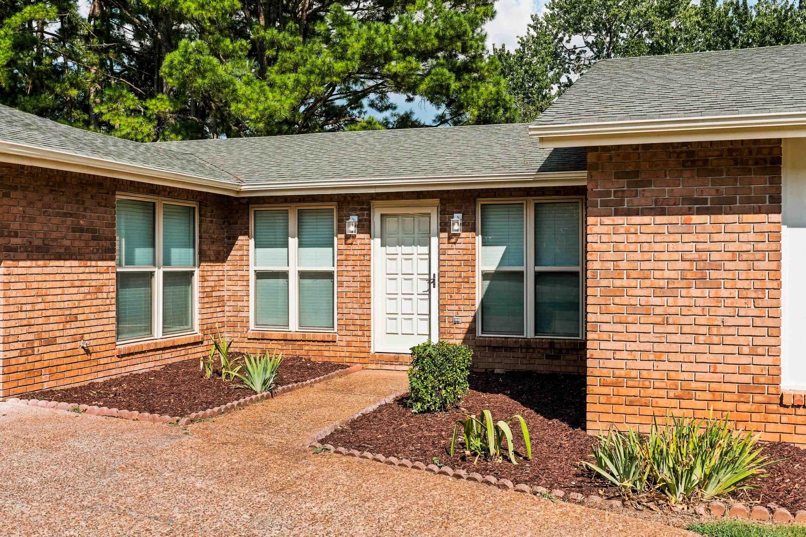 118 W Oak Hill Dr, Florence, AL 35633 — photo 3