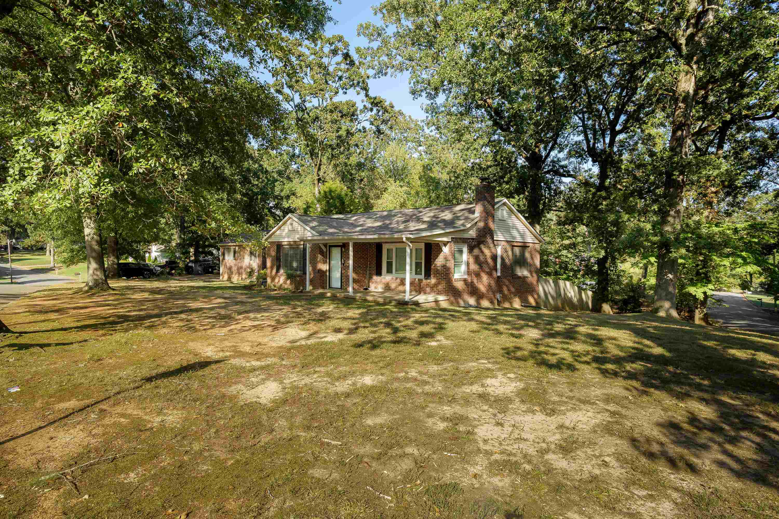 1002 Dixie Ave, Florence, AL 35630 — photo 2