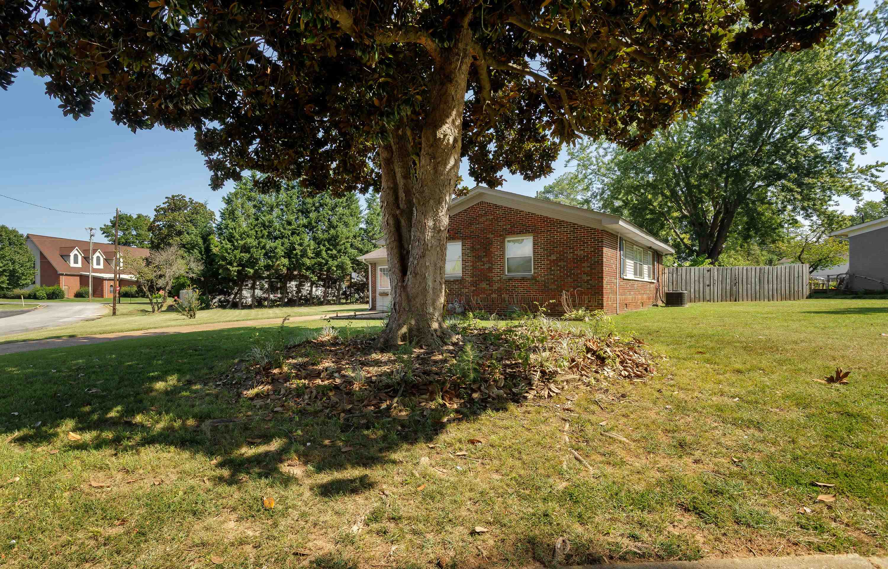 2422 Dublin St, Florence, AL 35630 — photo 3