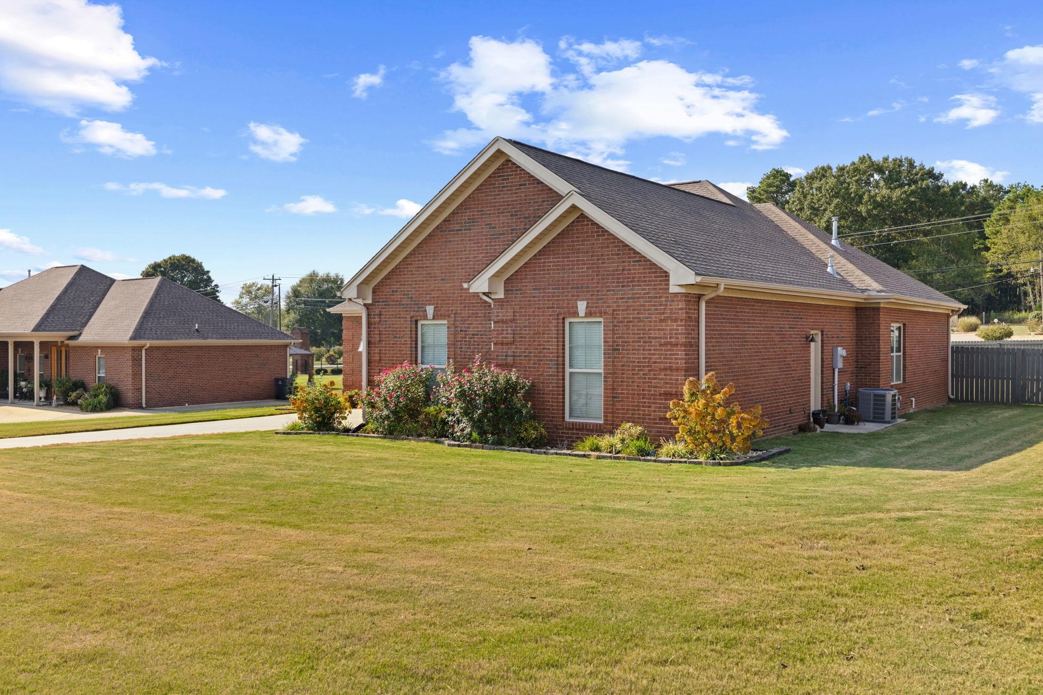223 Oldenburg Dr, Killen, AL 35645 — photo 8