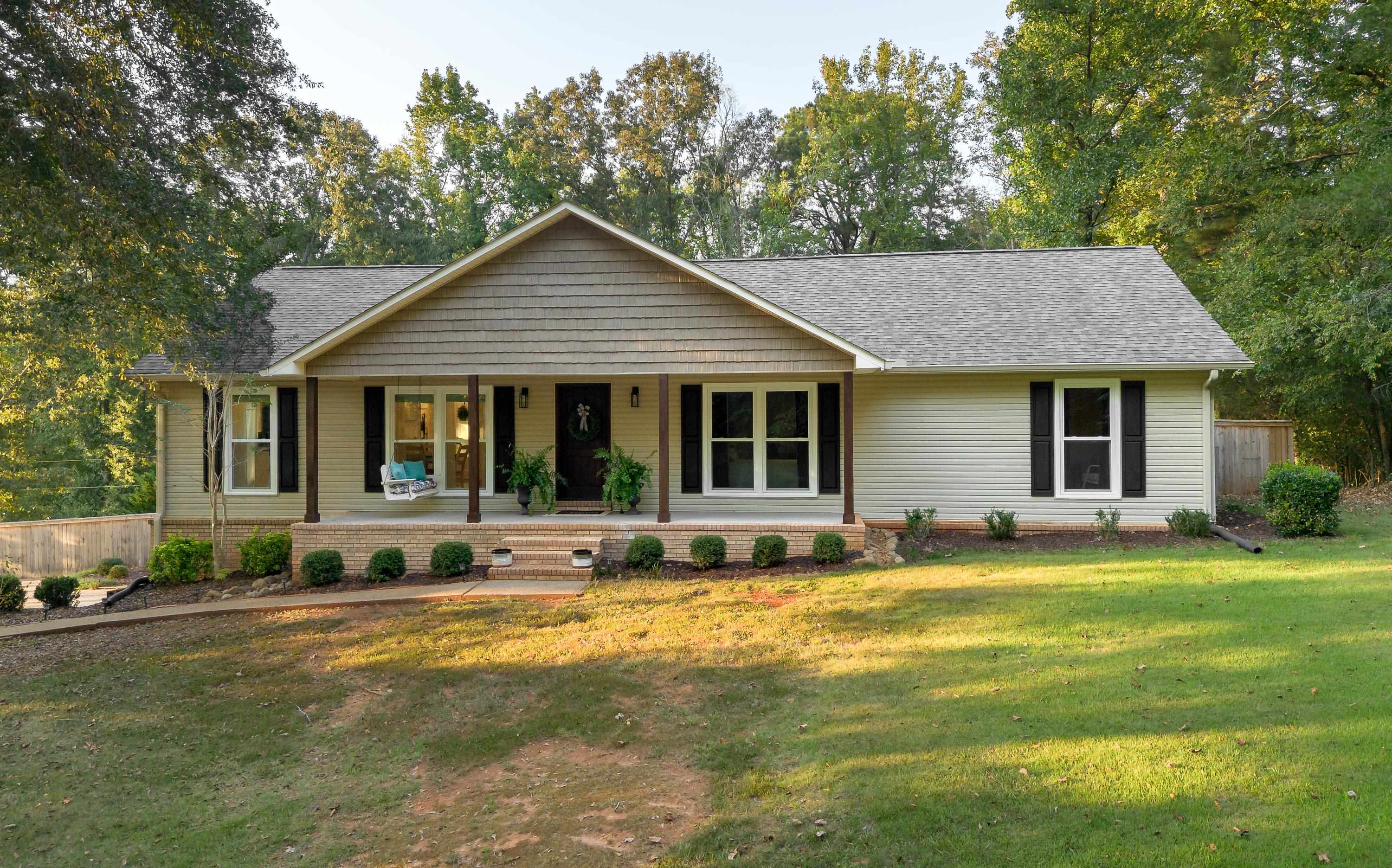 330 Lannes Dr, Killen, AL 35645 — photo 1