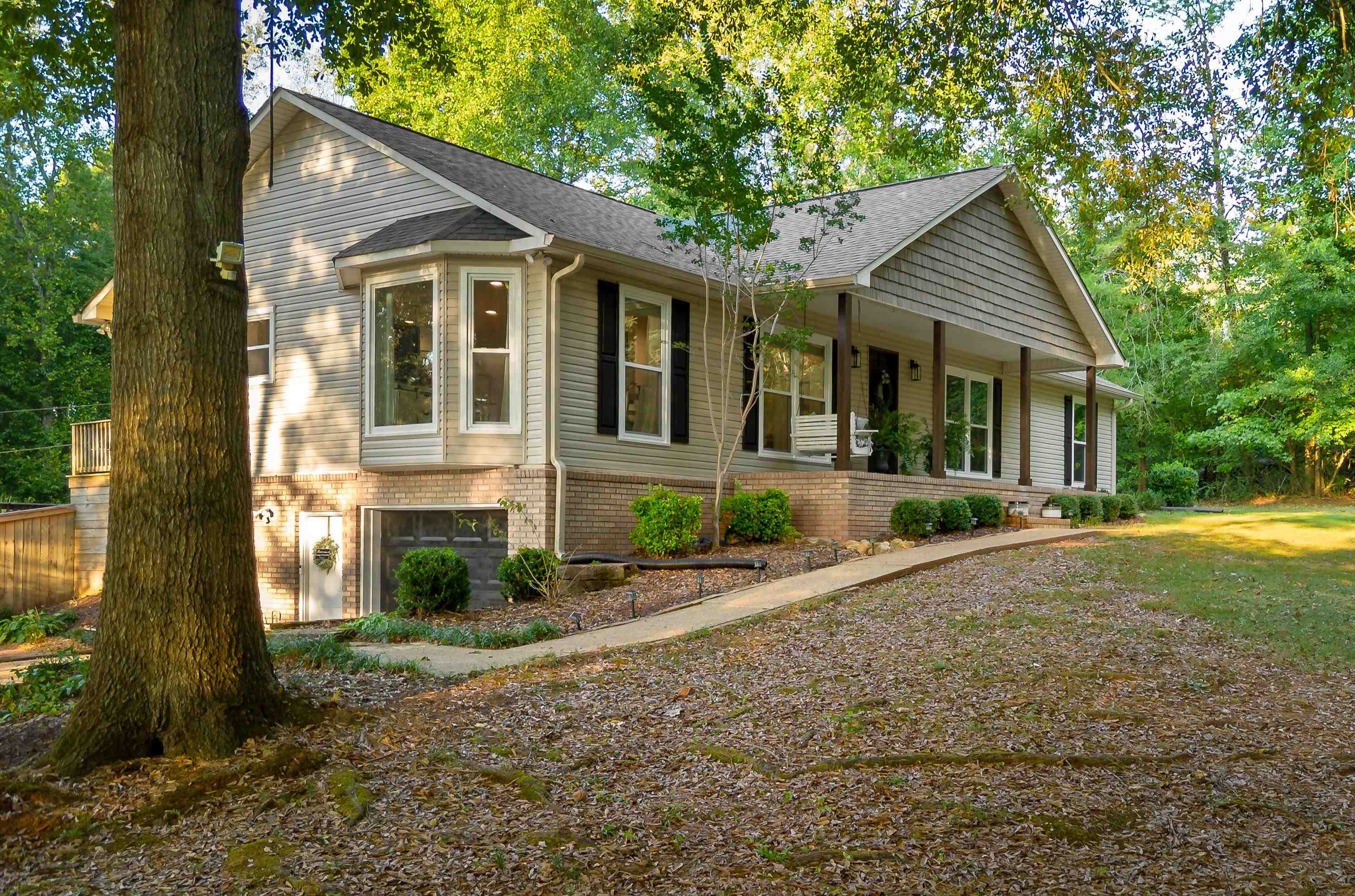 330 Lannes Dr, Killen, AL 35645 — photo 2