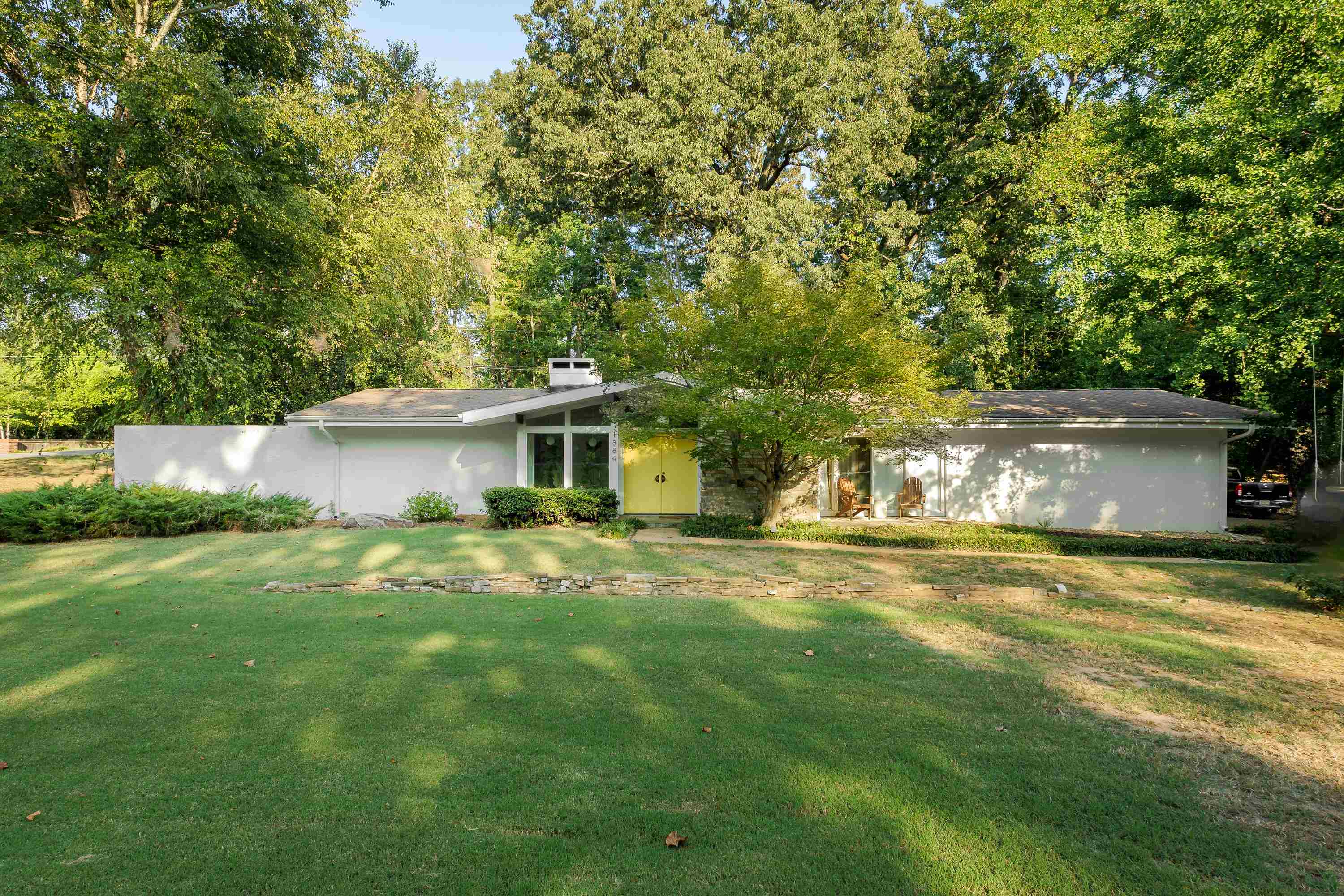 1884 Courtney Ave, Florence, AL 35630 — photo 1