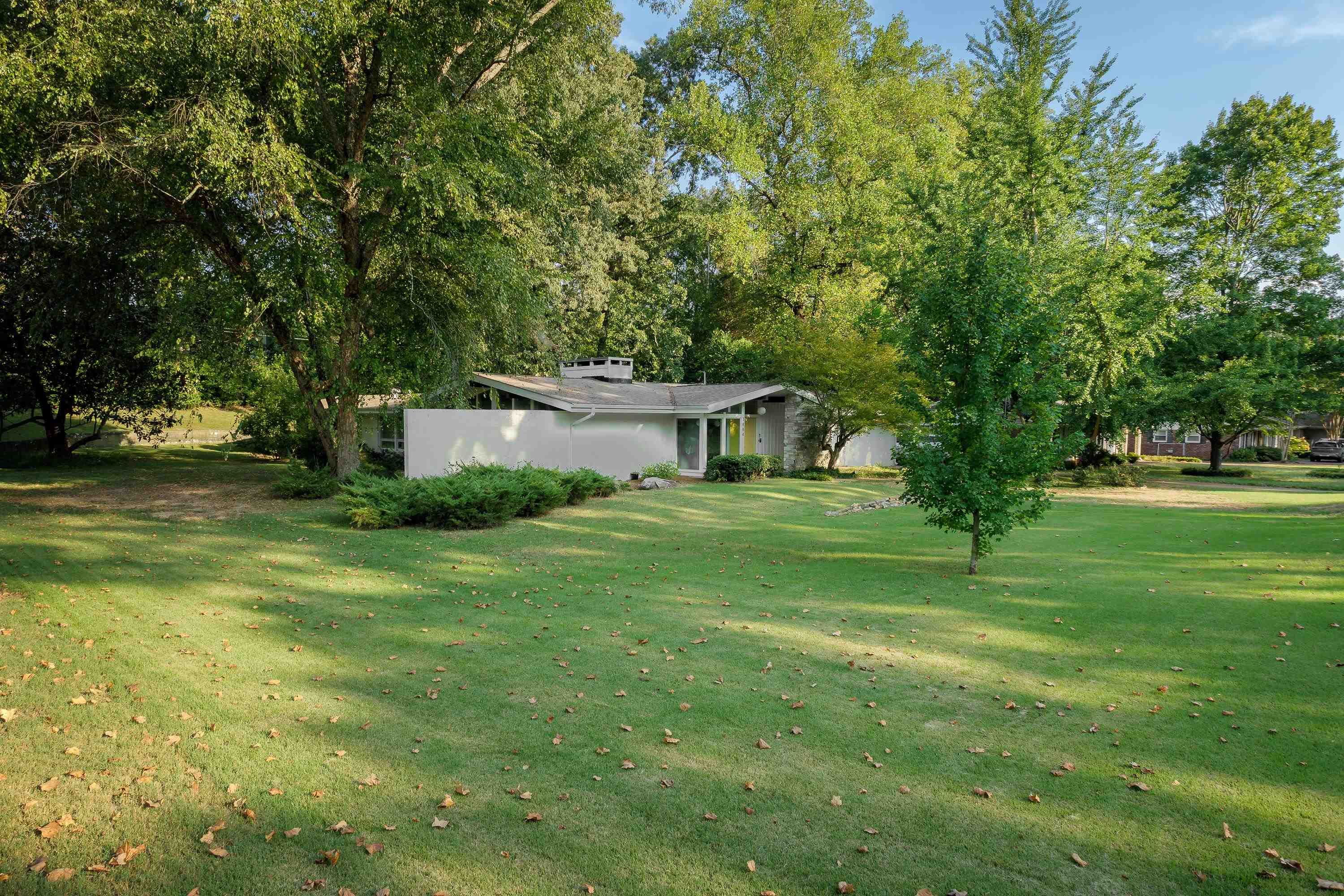 1884 Courtney Ave, Florence, AL 35630 — photo 2
