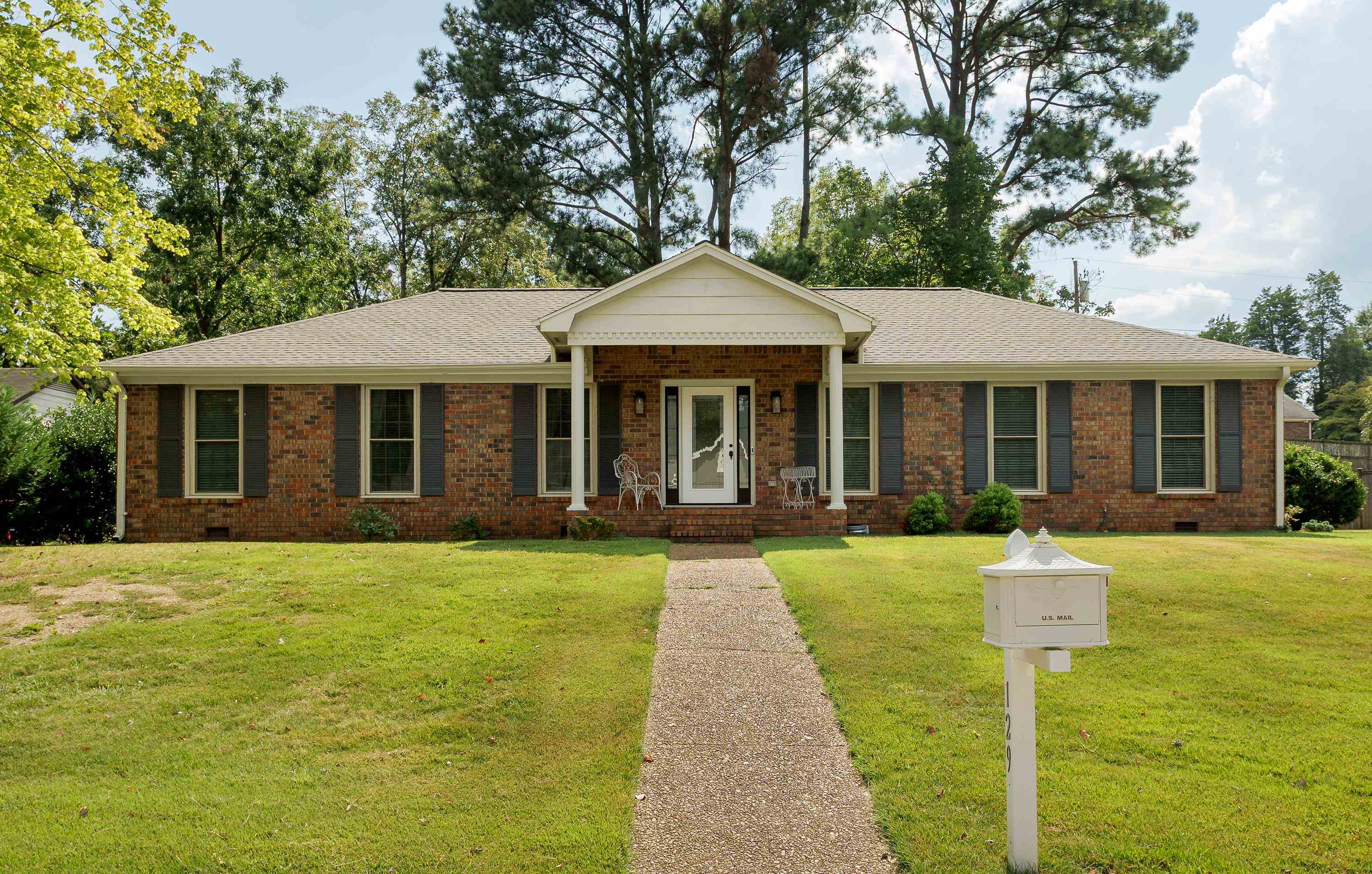 129 Regent Ln, Florence, AL 35630 — photo 1
