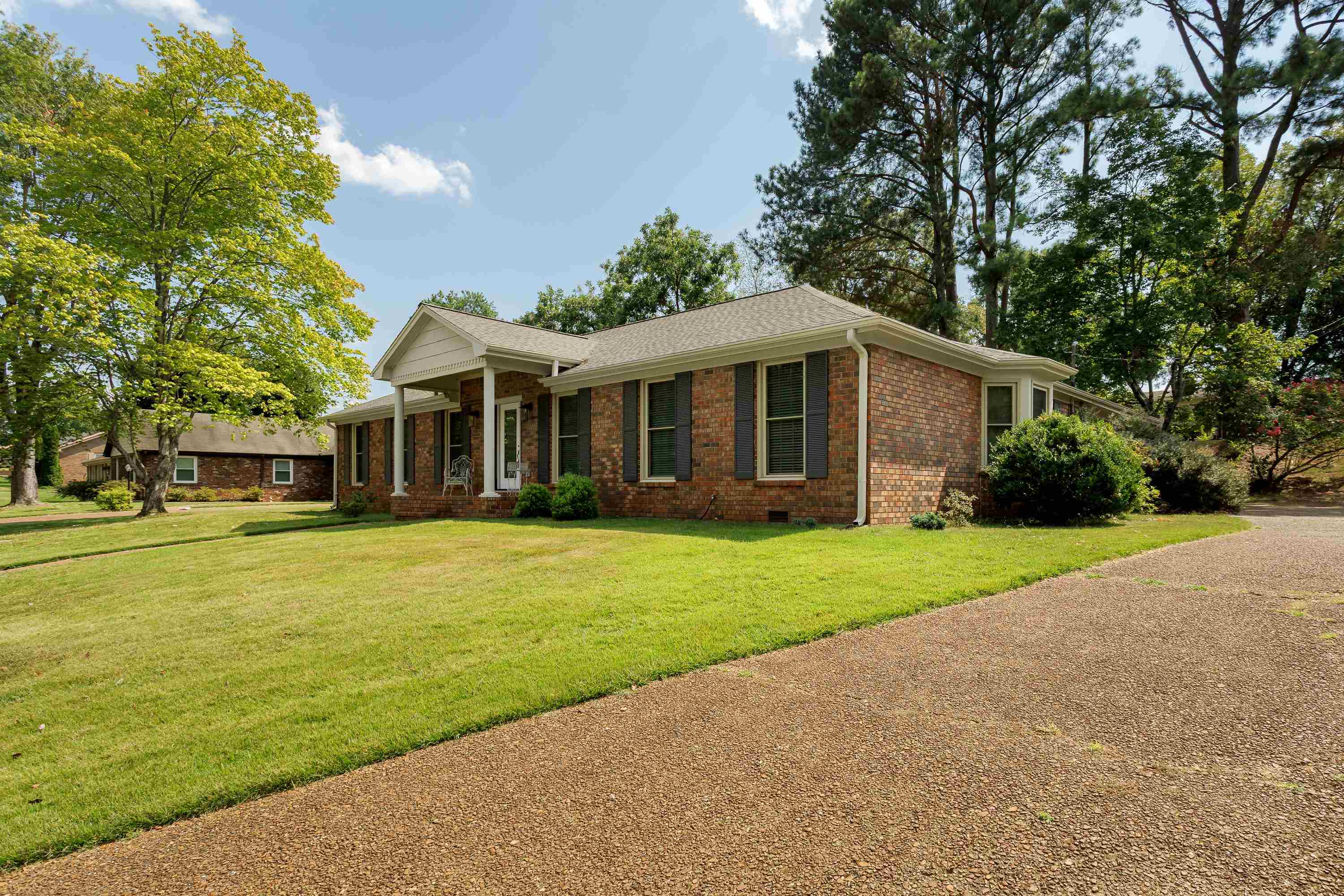 129 Regent Ln, Florence, AL 35630 — photo 2