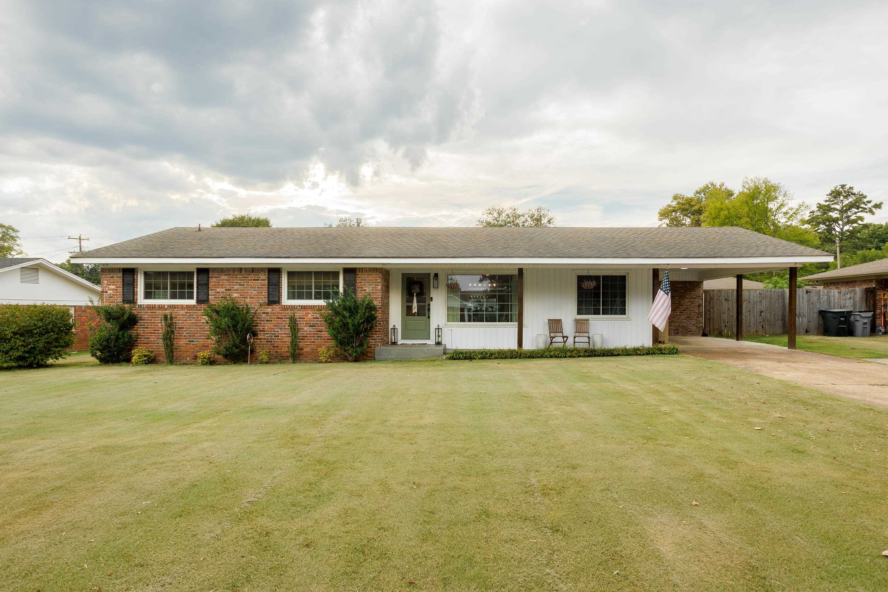 506 E Lakeside Dr, Florence, AL 35630 — photo 1