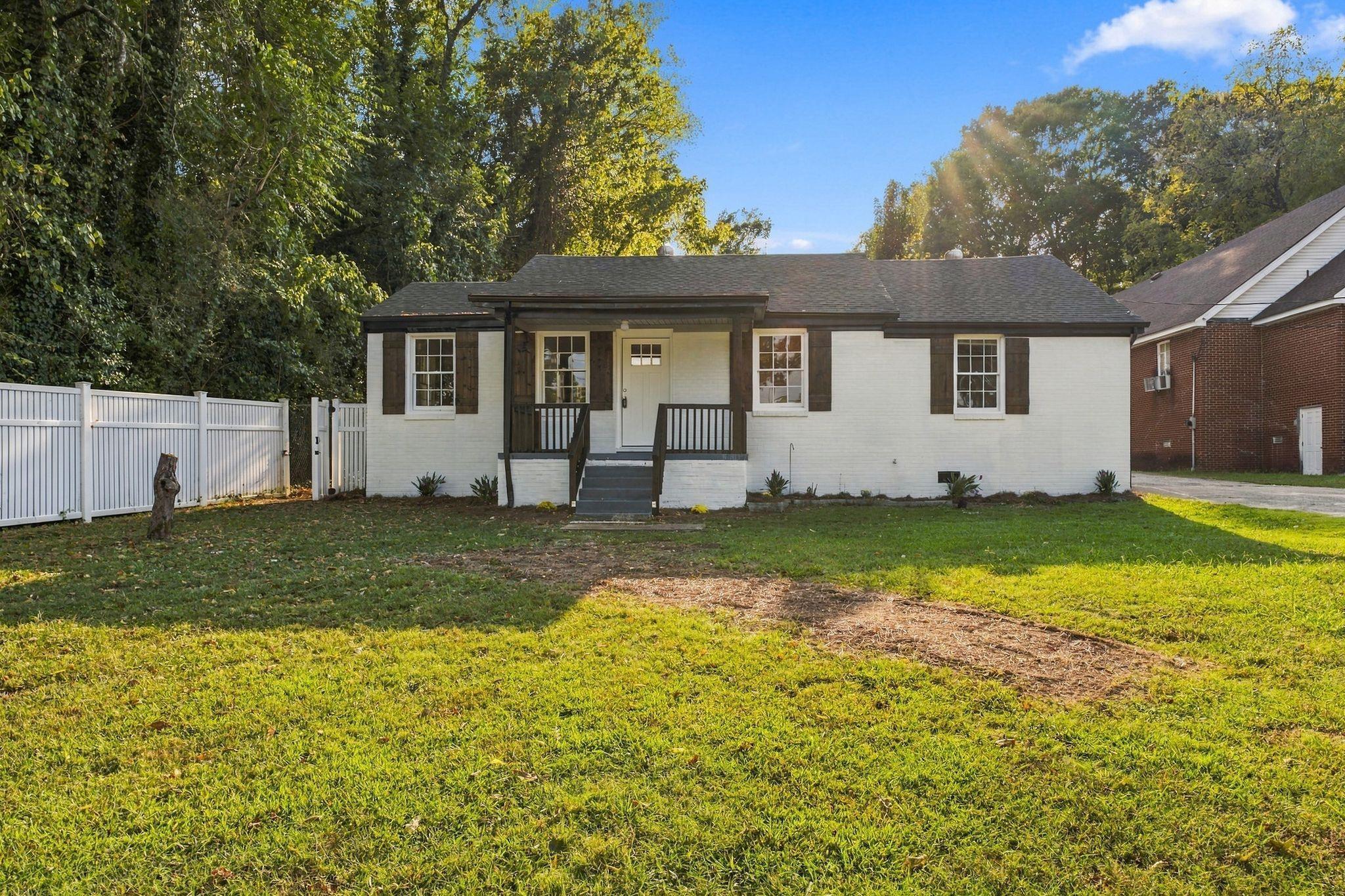 323 N Royal Ave, Florence, AL 35630 — photo 1