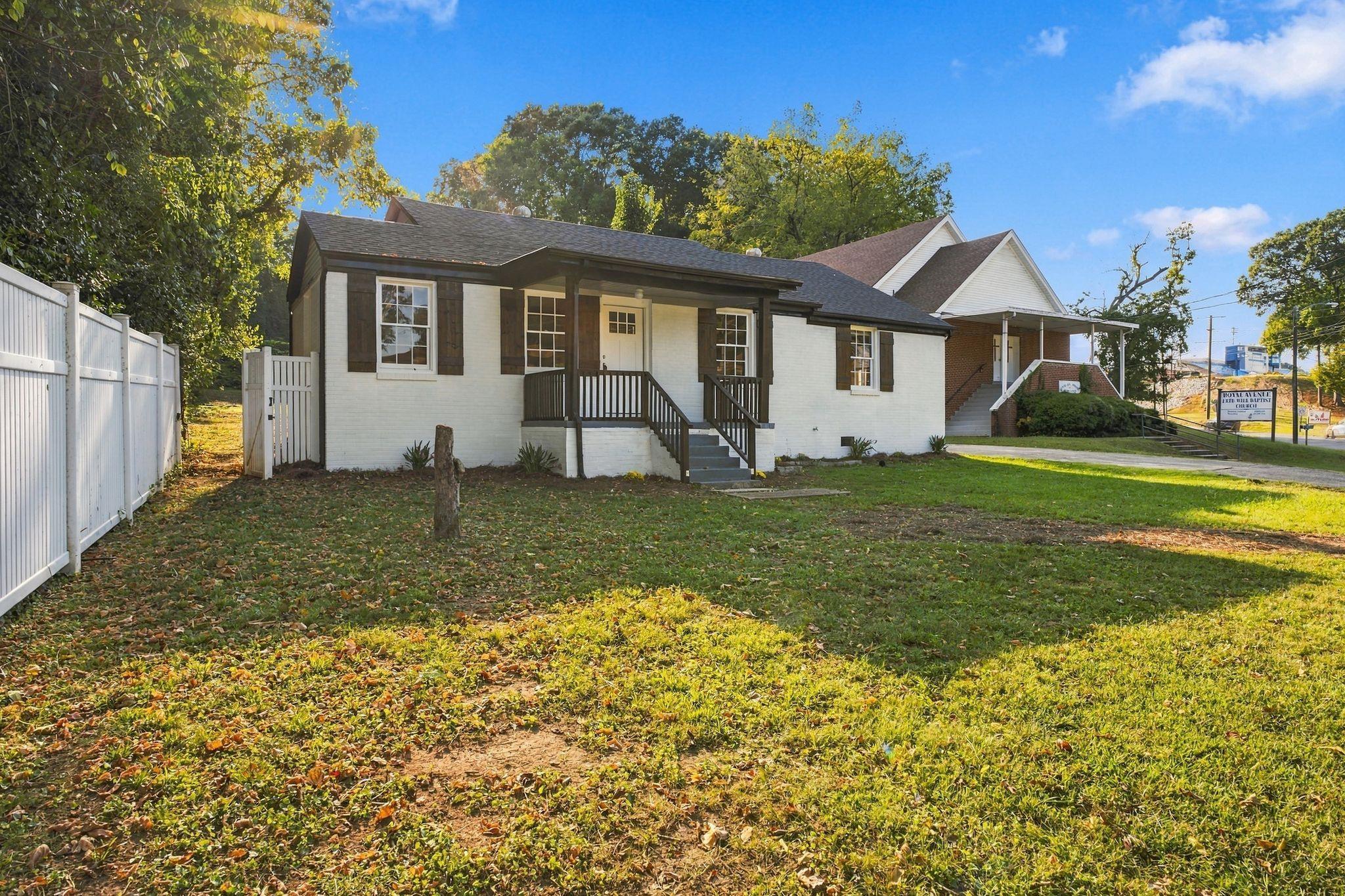 323 N Royal Ave, Florence, AL 35630 — photo 2