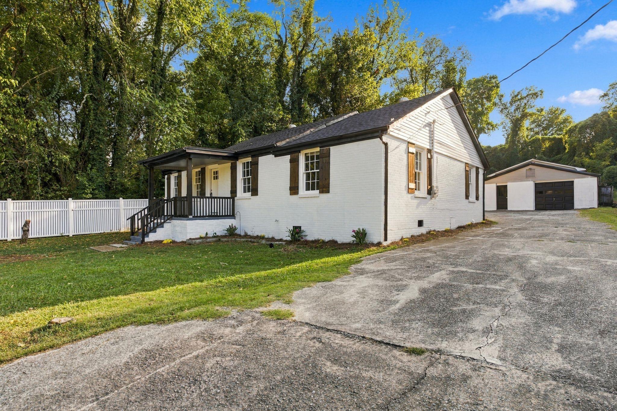 323 N Royal Ave, Florence, AL 35630 — photo 3