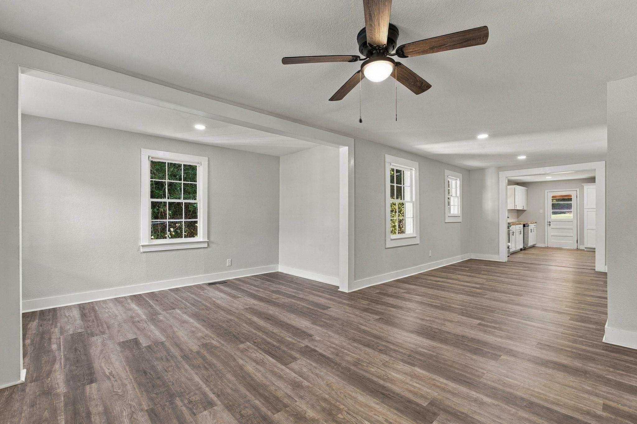 323 N Royal Ave, Florence, AL 35630 — photo 4